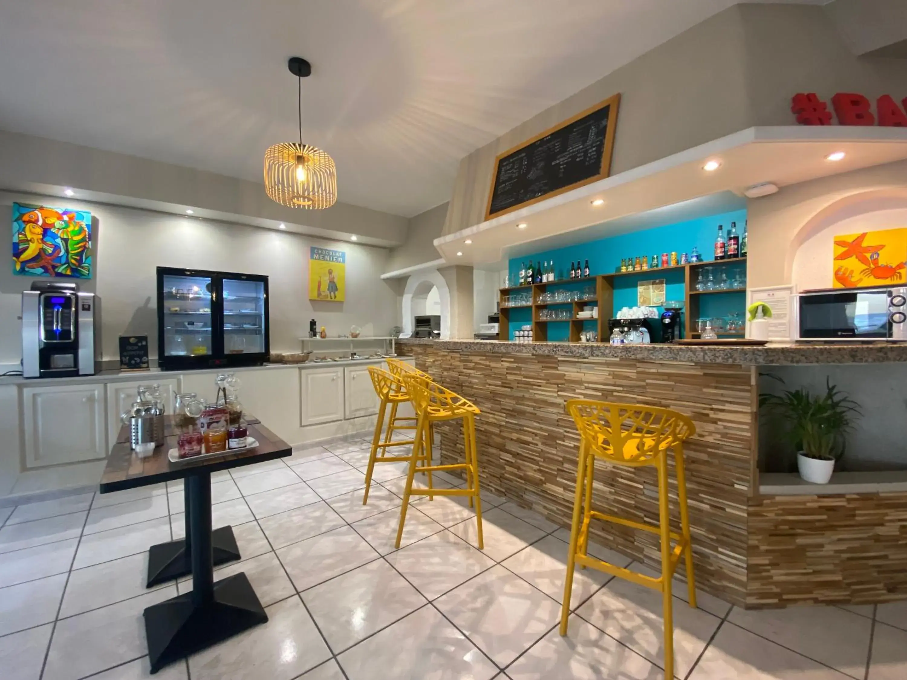 Lounge or bar in Hotel Saint Georges, Face à la mer Lounge or bar in Hotel Saint Georges, Face à la mer