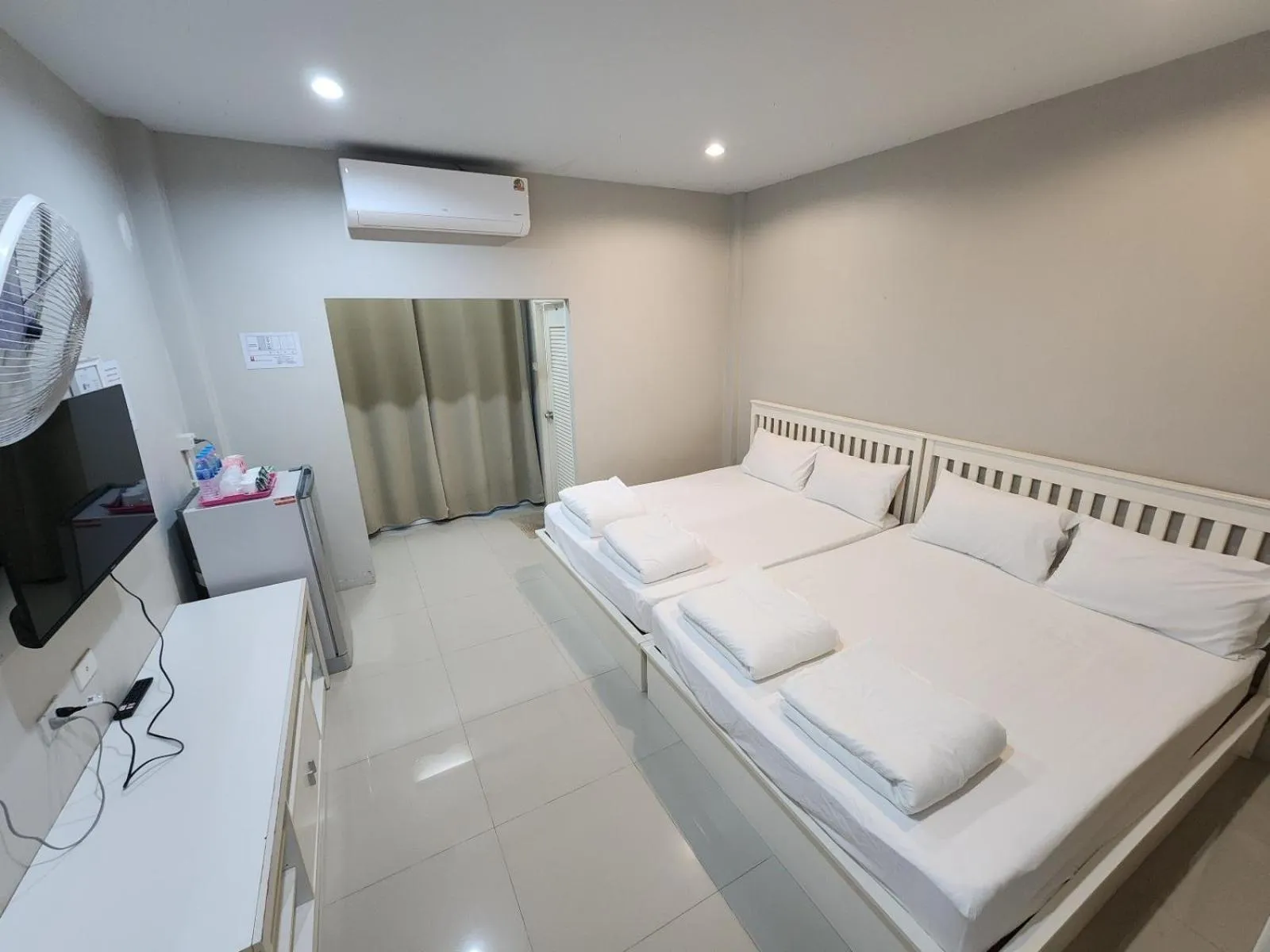 Photo of the whole room, Bed in Vanilla Ville Resort