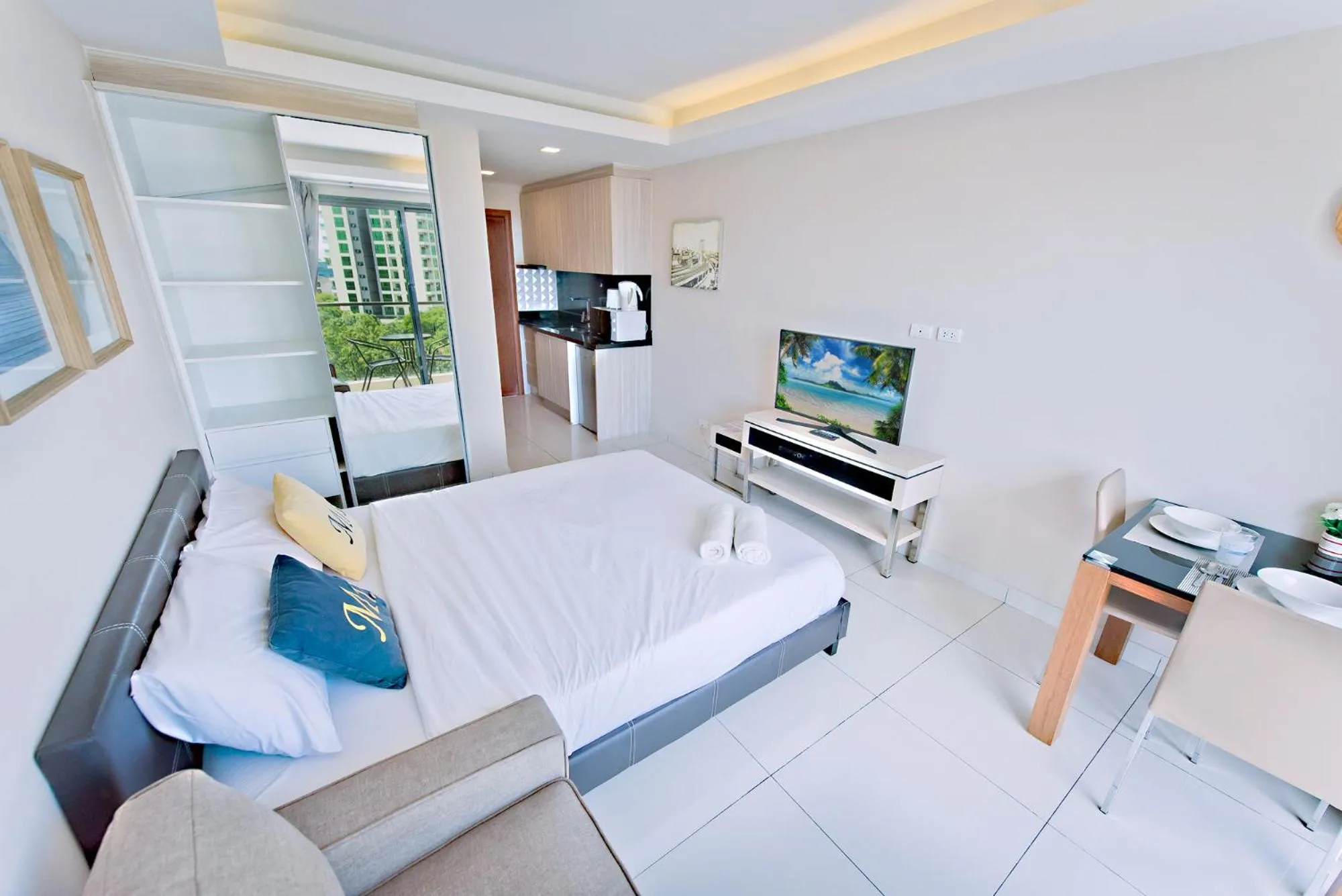 Sea View Apartment in Laguna Beach Resort