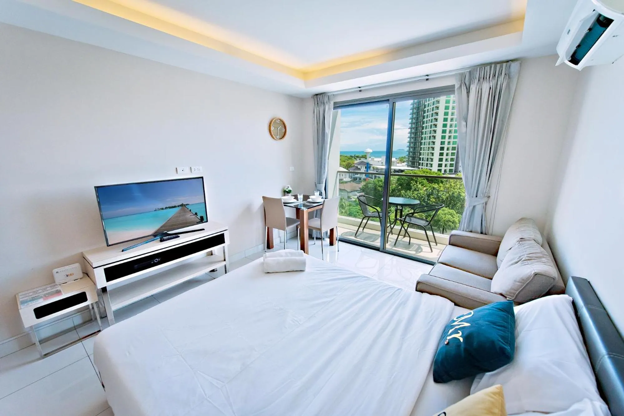 Sea View Apartment in Laguna Beach Resort