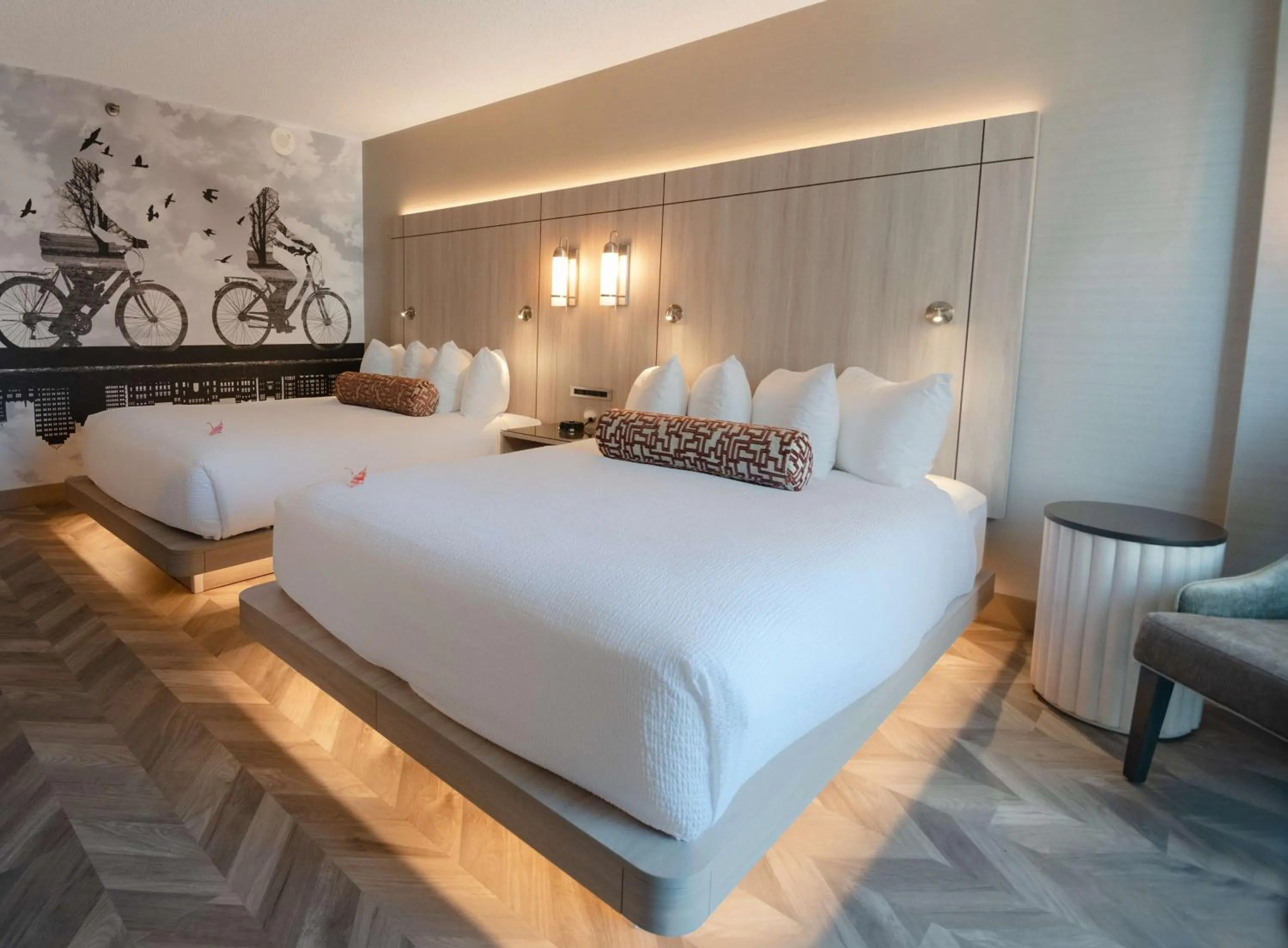 Bedroom, Bed in Coast Victoria Hotel & Marina by APA