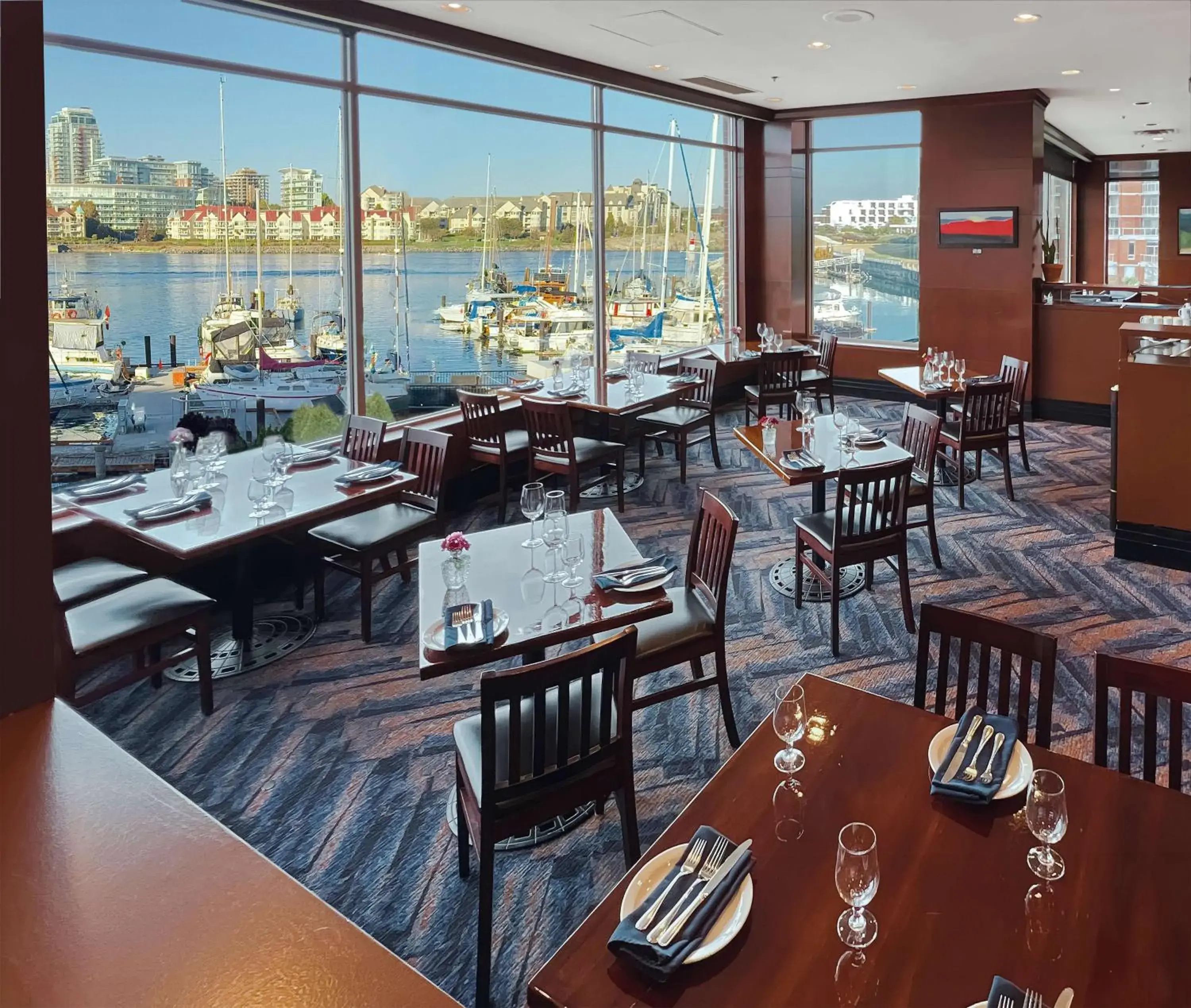 Restaurant/places to eat in Coast Victoria Hotel & Marina by APA Restaurant/places to eat in Coast Victoria Hotel & Marina by APA