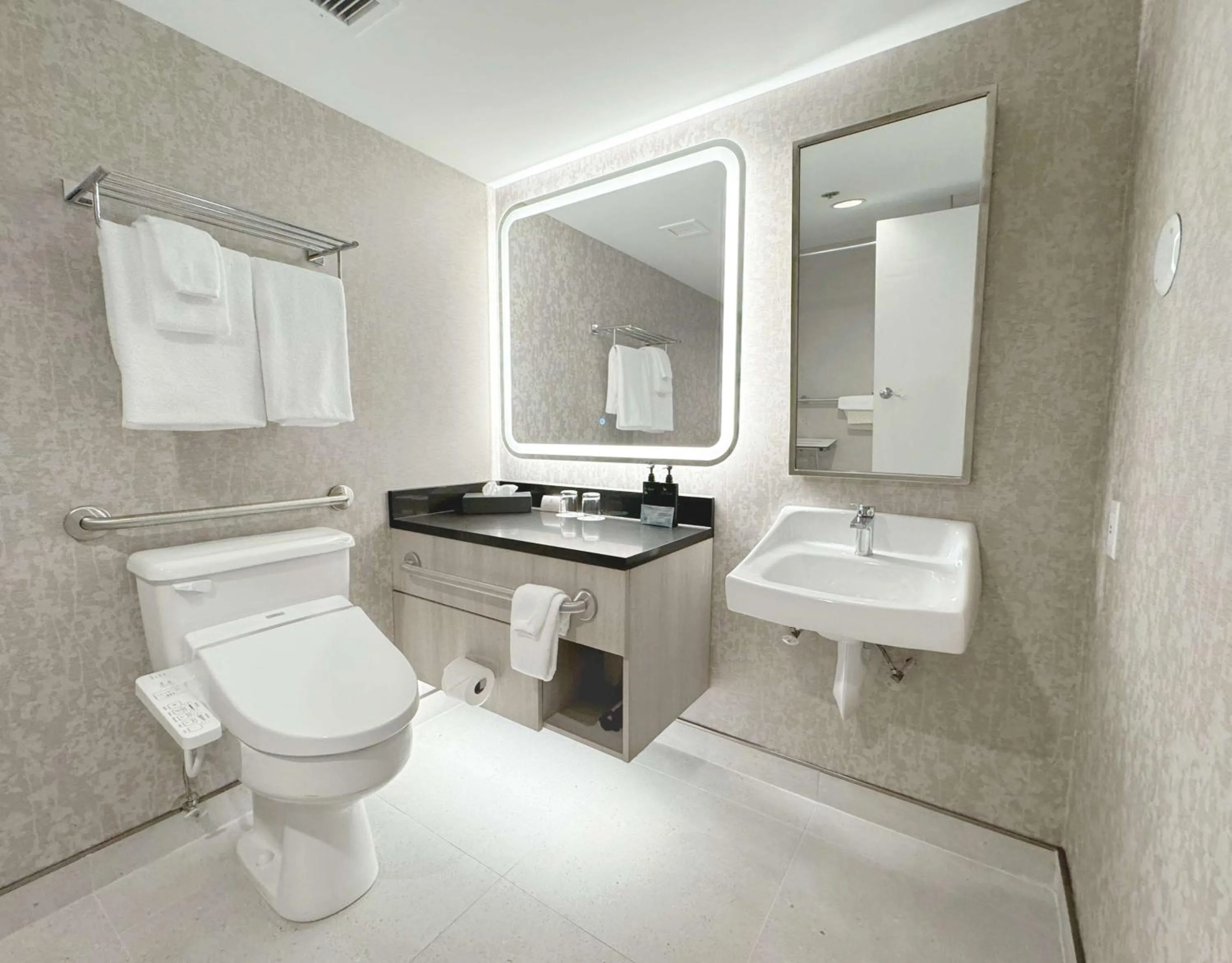 Bathroom in Coast Victoria Hotel & Marina by APA