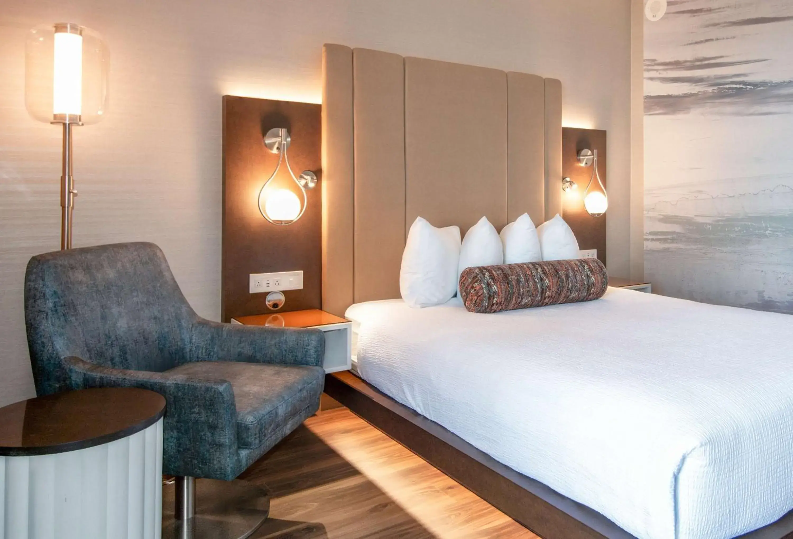 Bedroom, Bed in Coast Victoria Hotel & Marina by APA Bedroom, Bed in Coast Victoria Hotel & Marina by APA