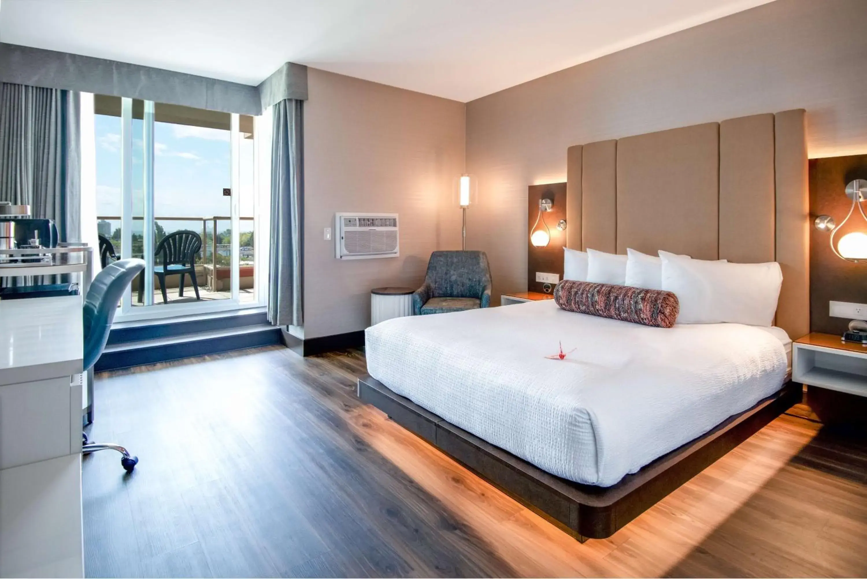 Bedroom, Bed in Coast Victoria Hotel & Marina by APA Bedroom, Bed in Coast Victoria Hotel & Marina by APA