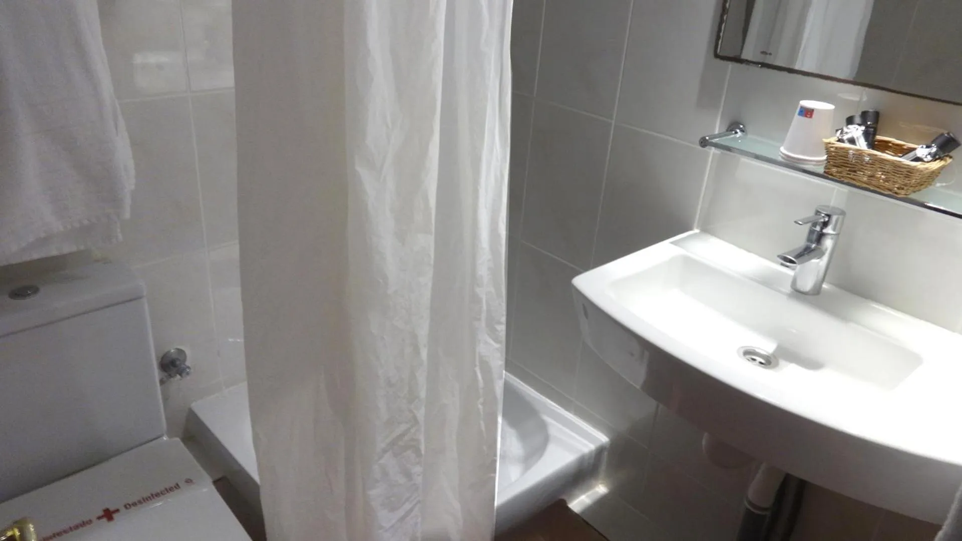 Shower in Hotel Lloret Ramblas