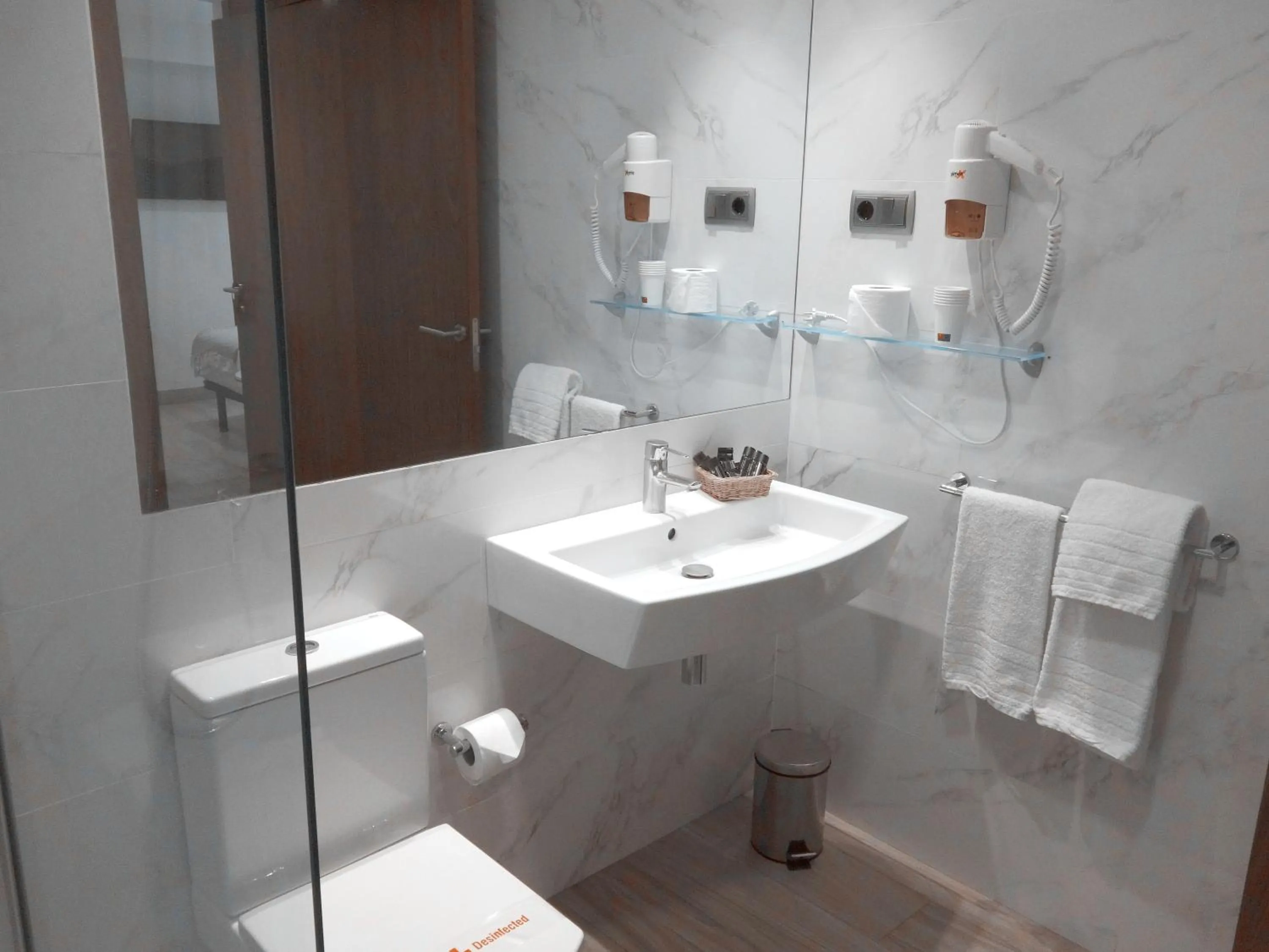 Shower in Hotel Lloret Ramblas