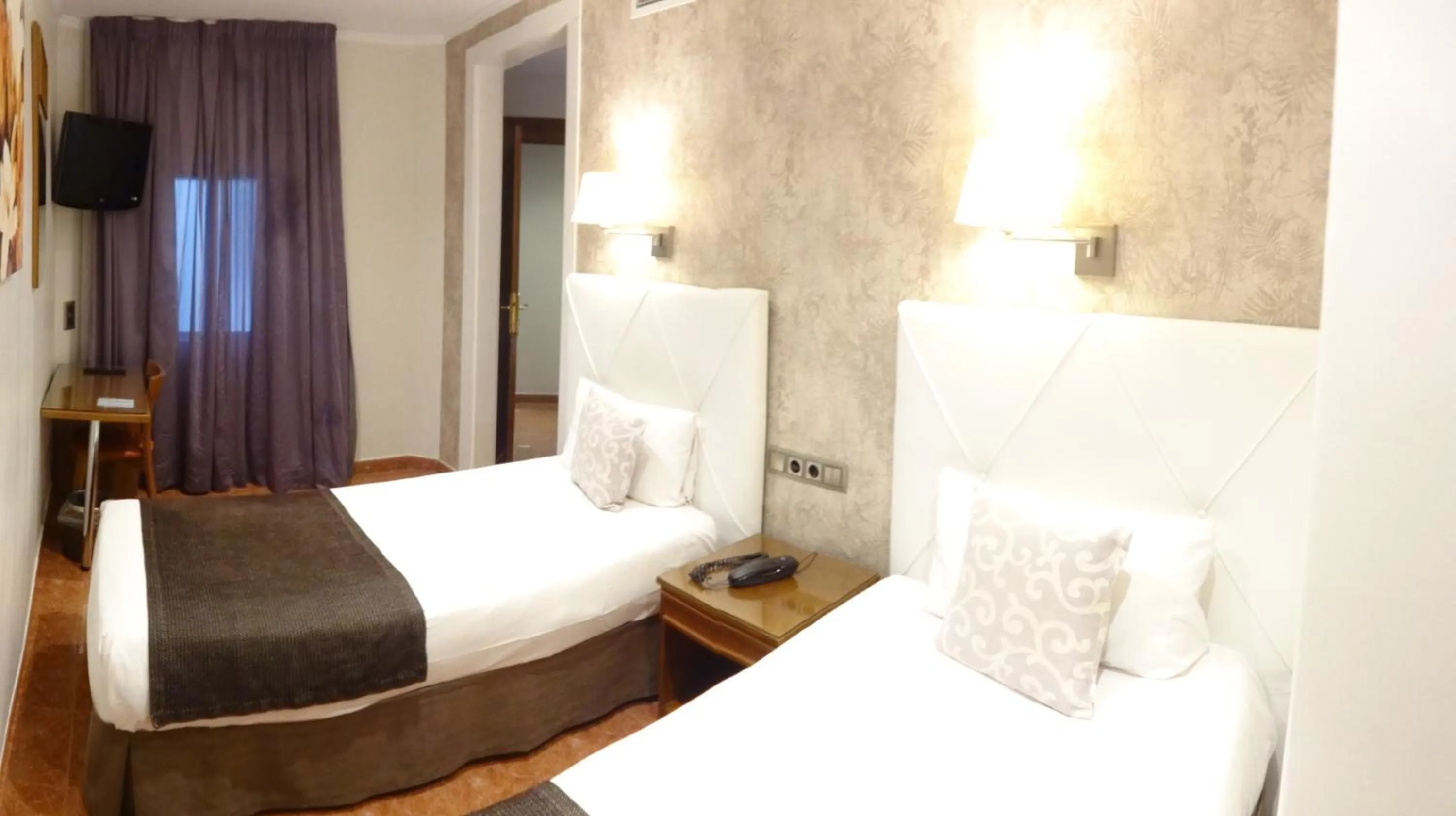 Photo of the whole room, Bed in Hotel Lloret Ramblas