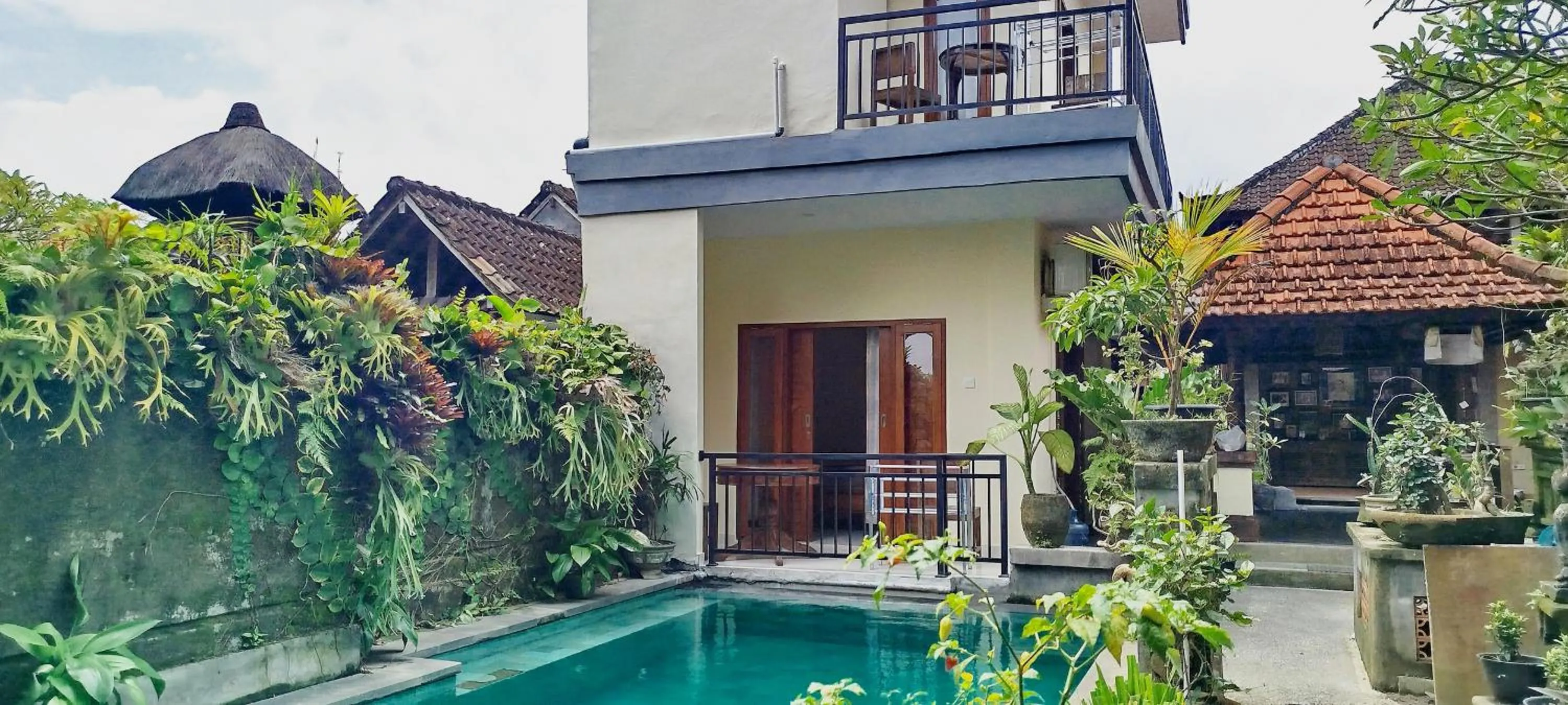 Property building in Rumah Roda