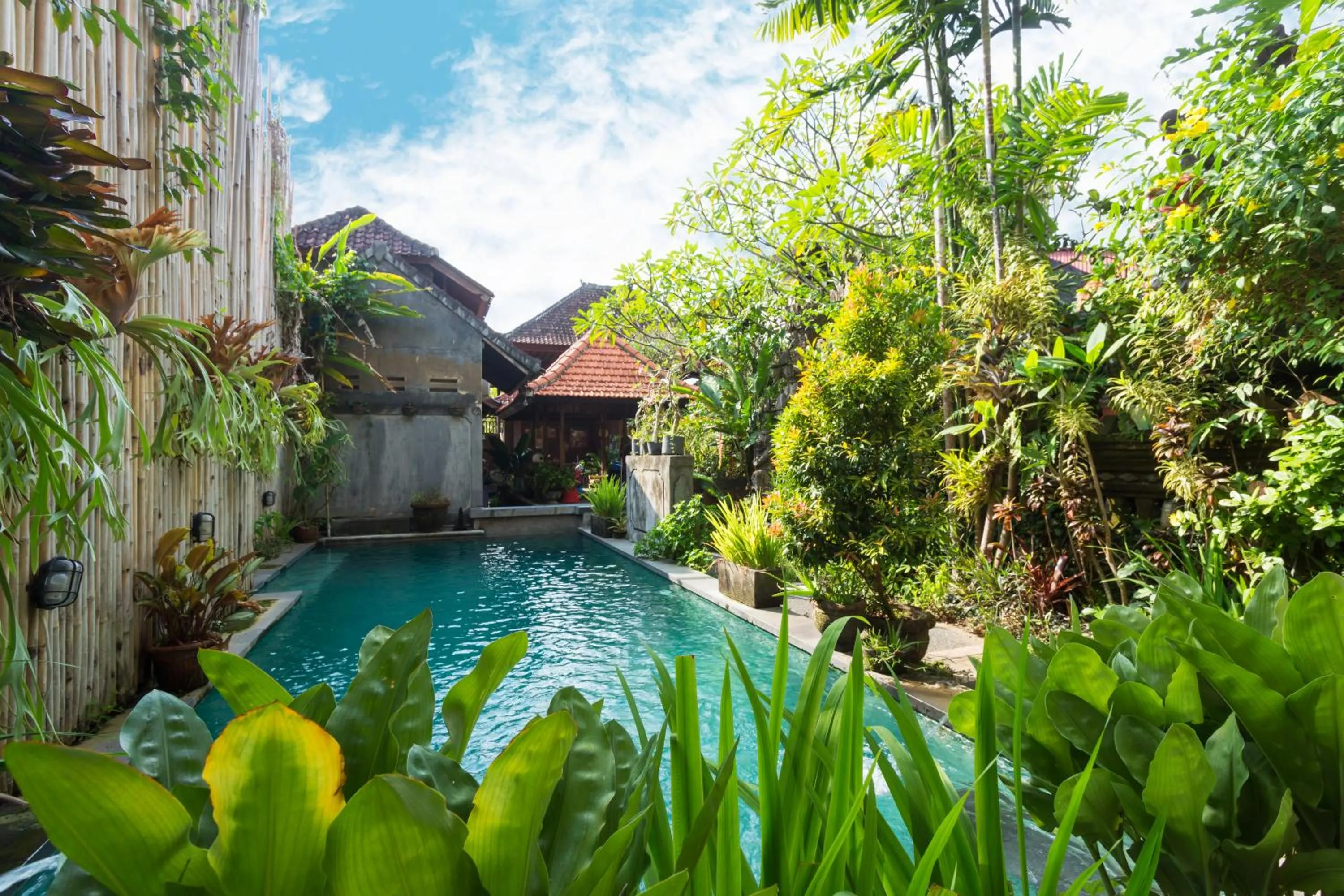 Swimming pool in Rumah Roda