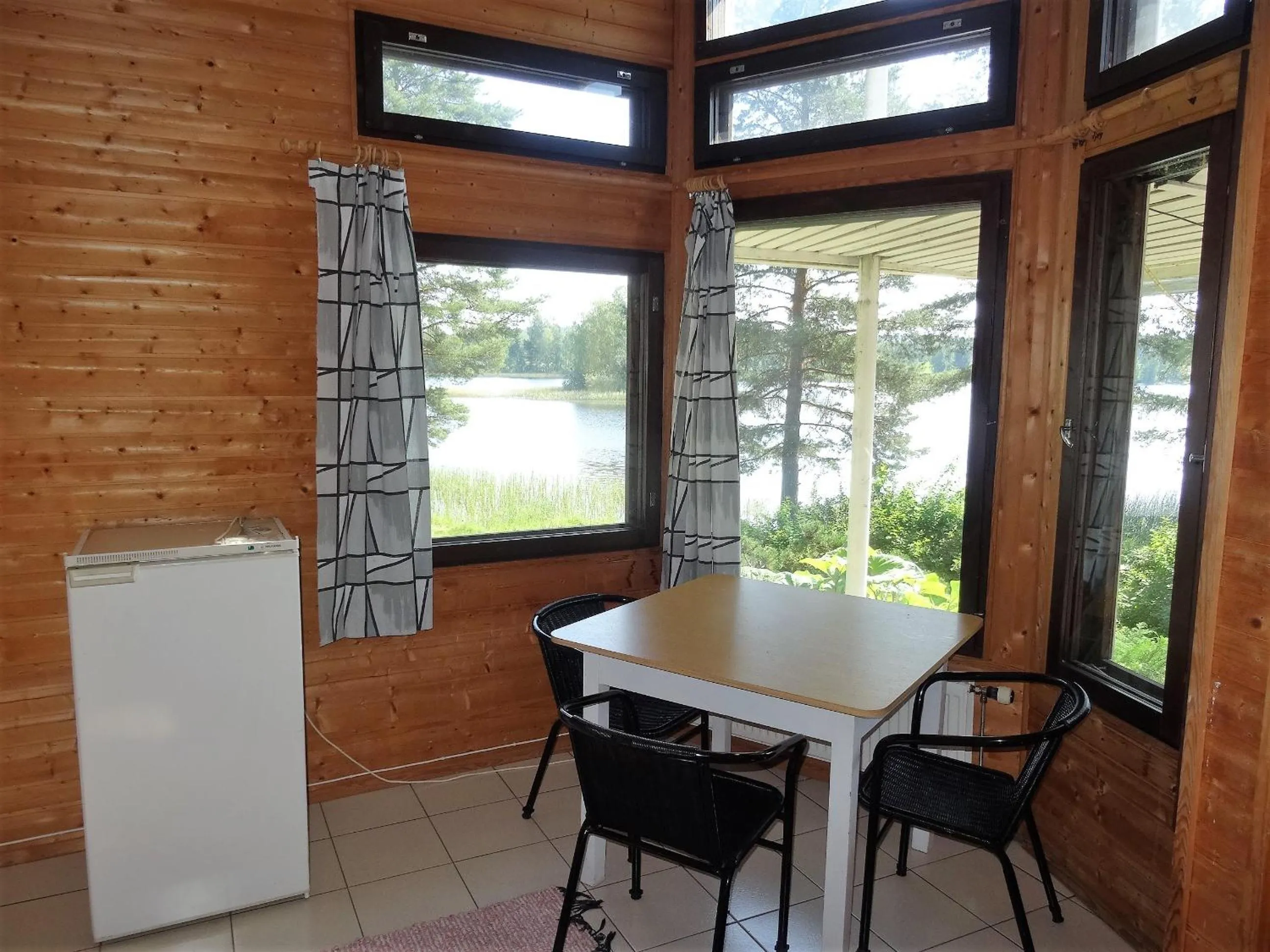 Photo of the whole room in Lomakoivulehto