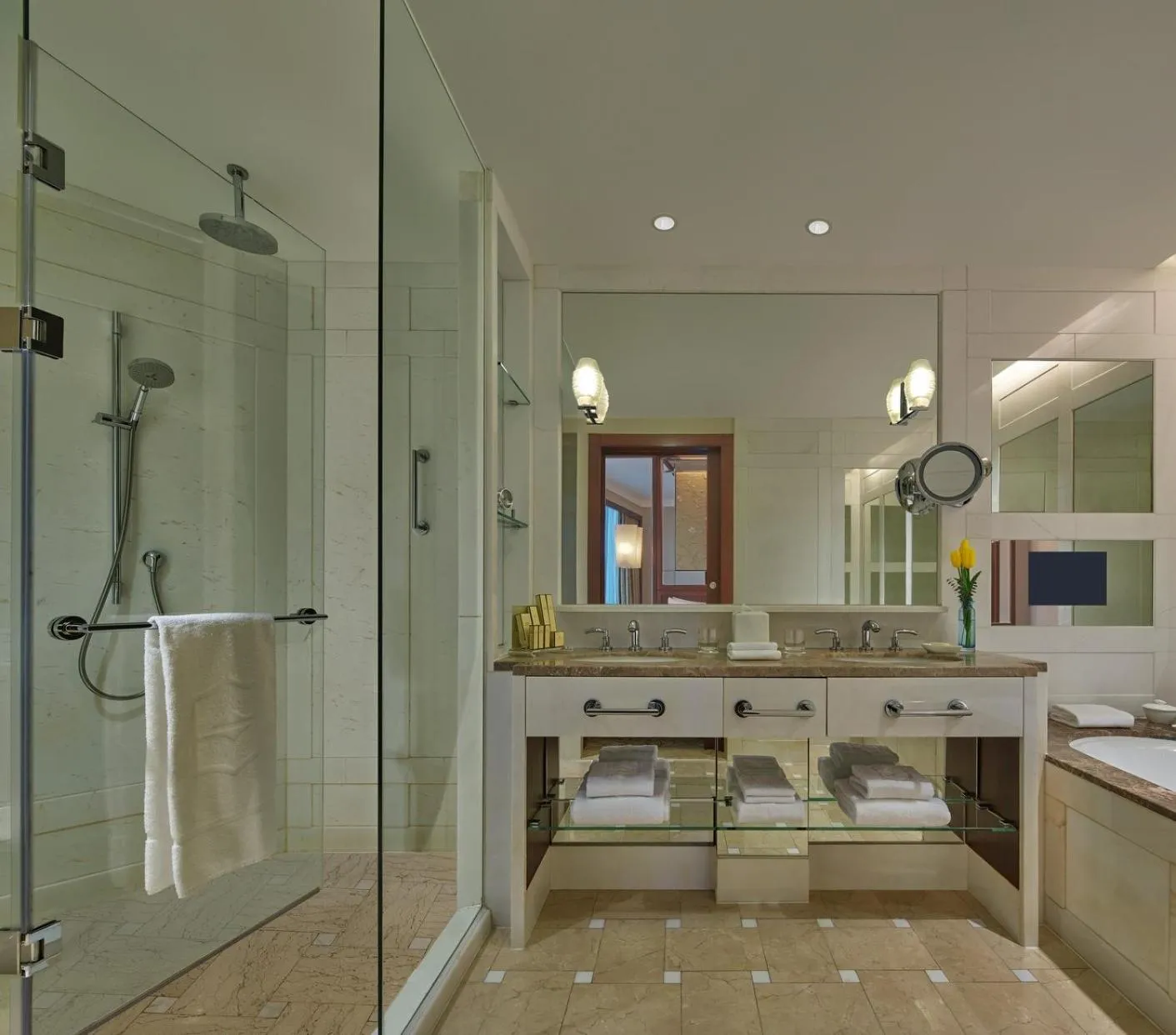 Shower in Futian Shangri-La, Shenzhen,Near to Shenzhen Convention&Exhibition Centre, Futian Railway Station