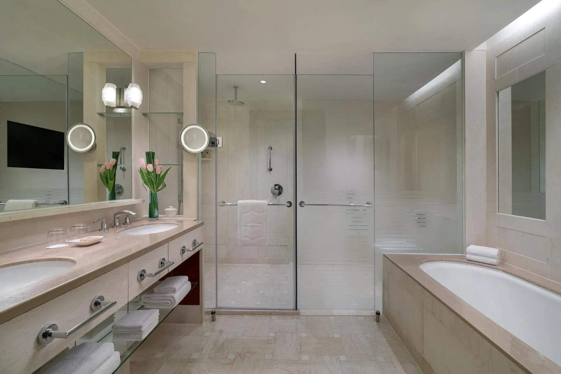 Bathroom in Futian Shangri-La, Shenzhen