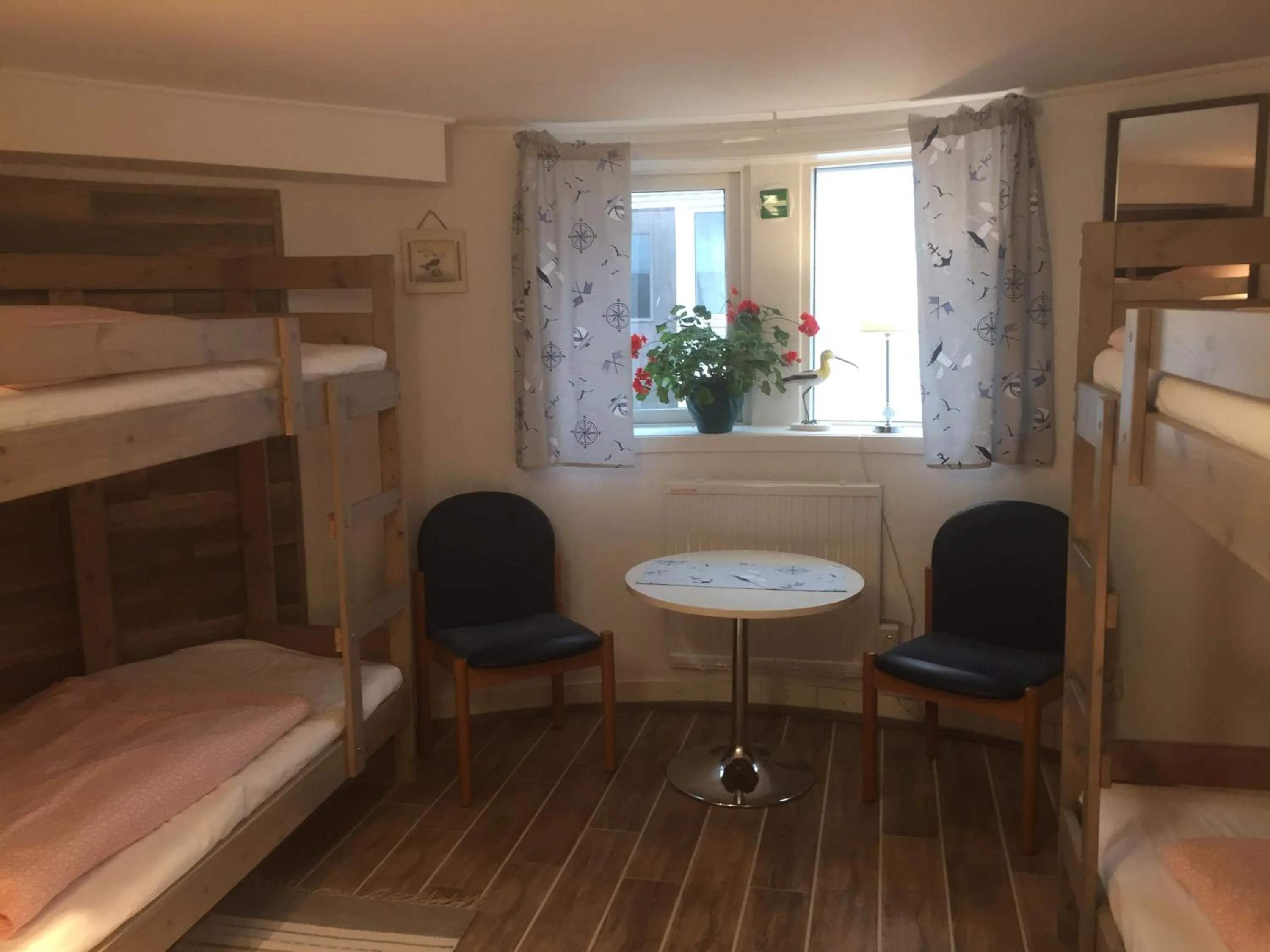 bunk bed, Bed in Kungshamns Vandrarhem