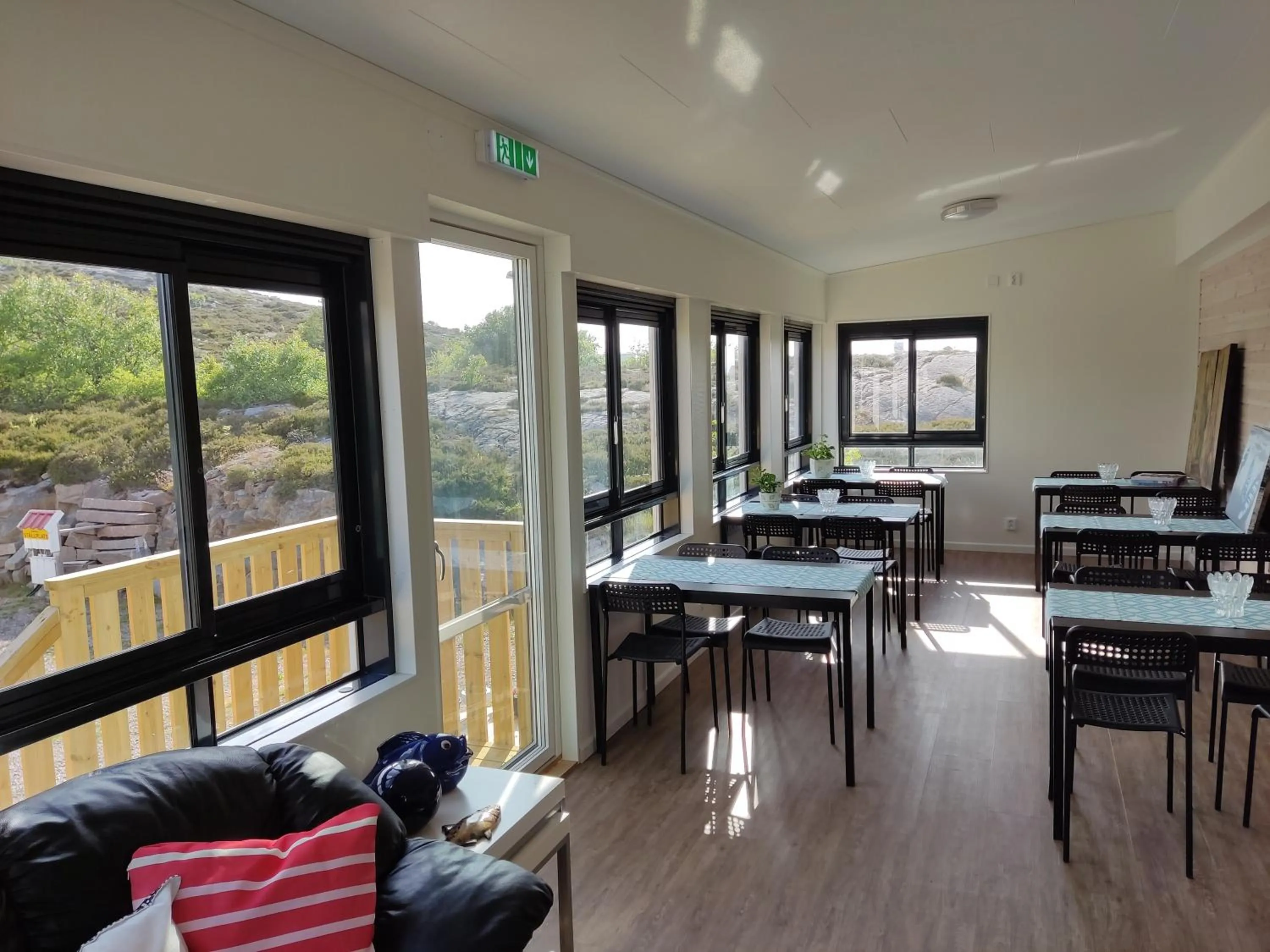 Communal lounge/ TV room in Kungshamns Vandrarhem