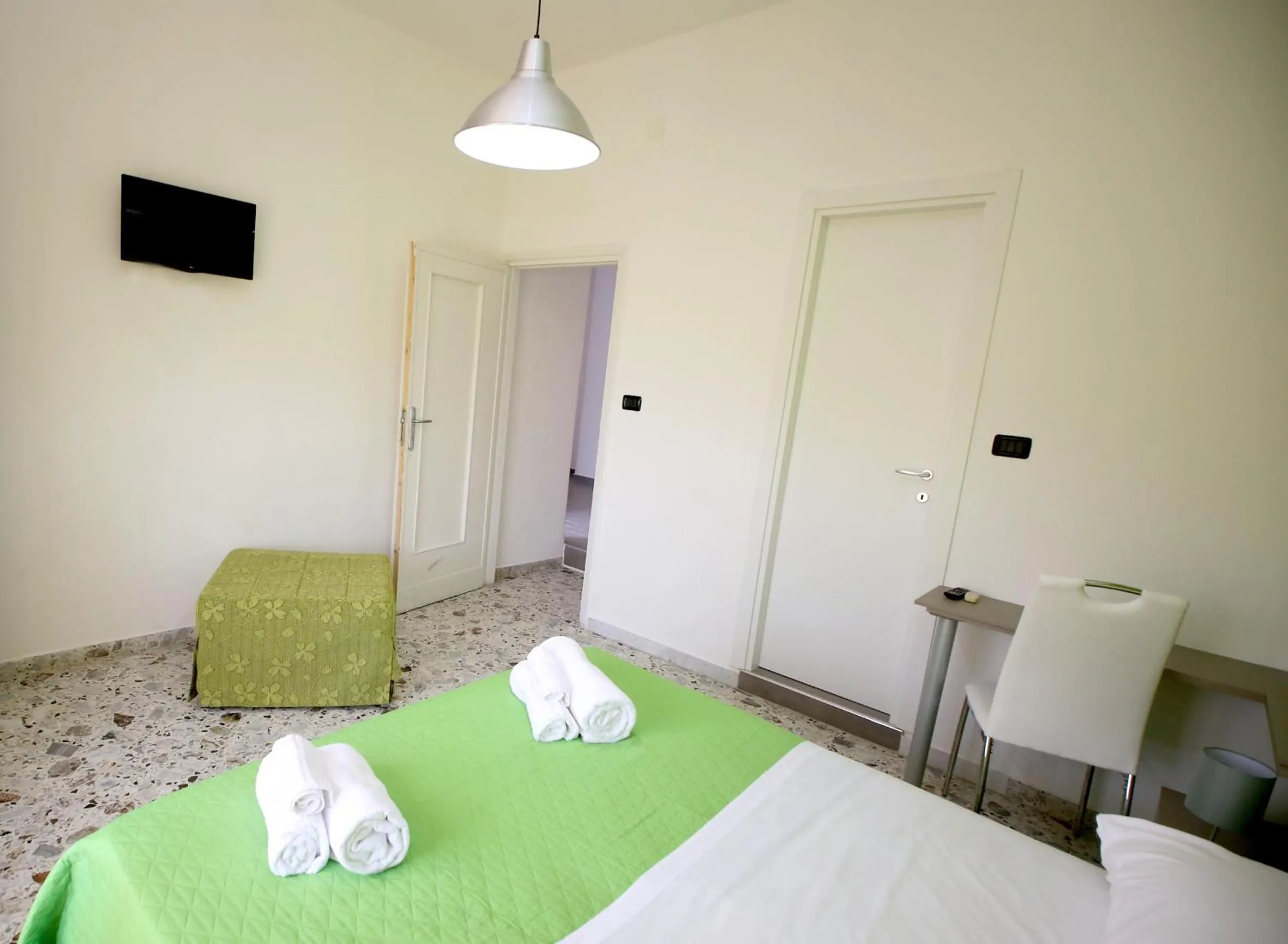 Bed in B&B Salernow2