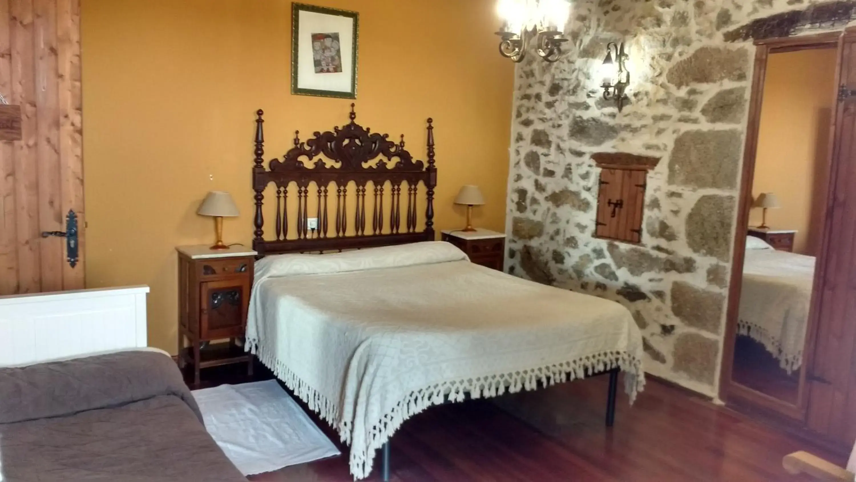 Triple Room in Casa dos Muros turismo rural y actividades en la Ribeira Sacra Triple Room in Casa dos Muros turismo rural y actividades en la Ribeira Sacra