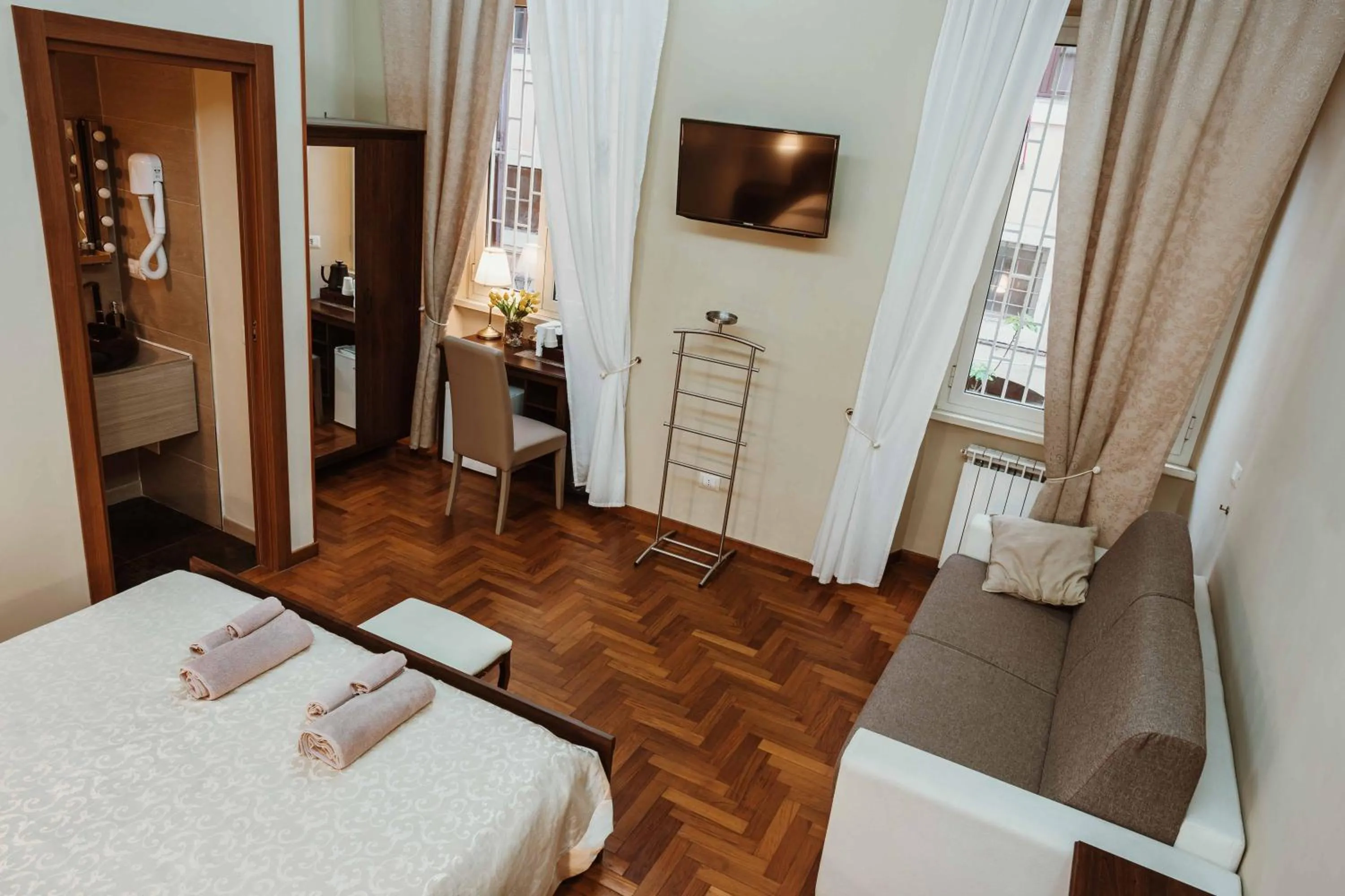 Large Double Room in Ronda St. Angelo Suites