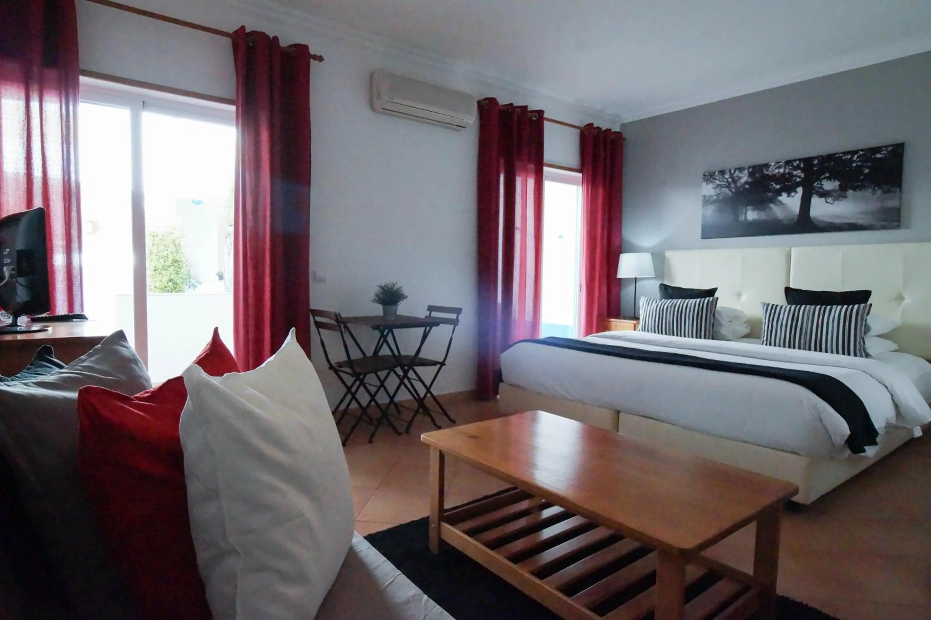 Decorative detail, Bed in Oasis Beach Apartments