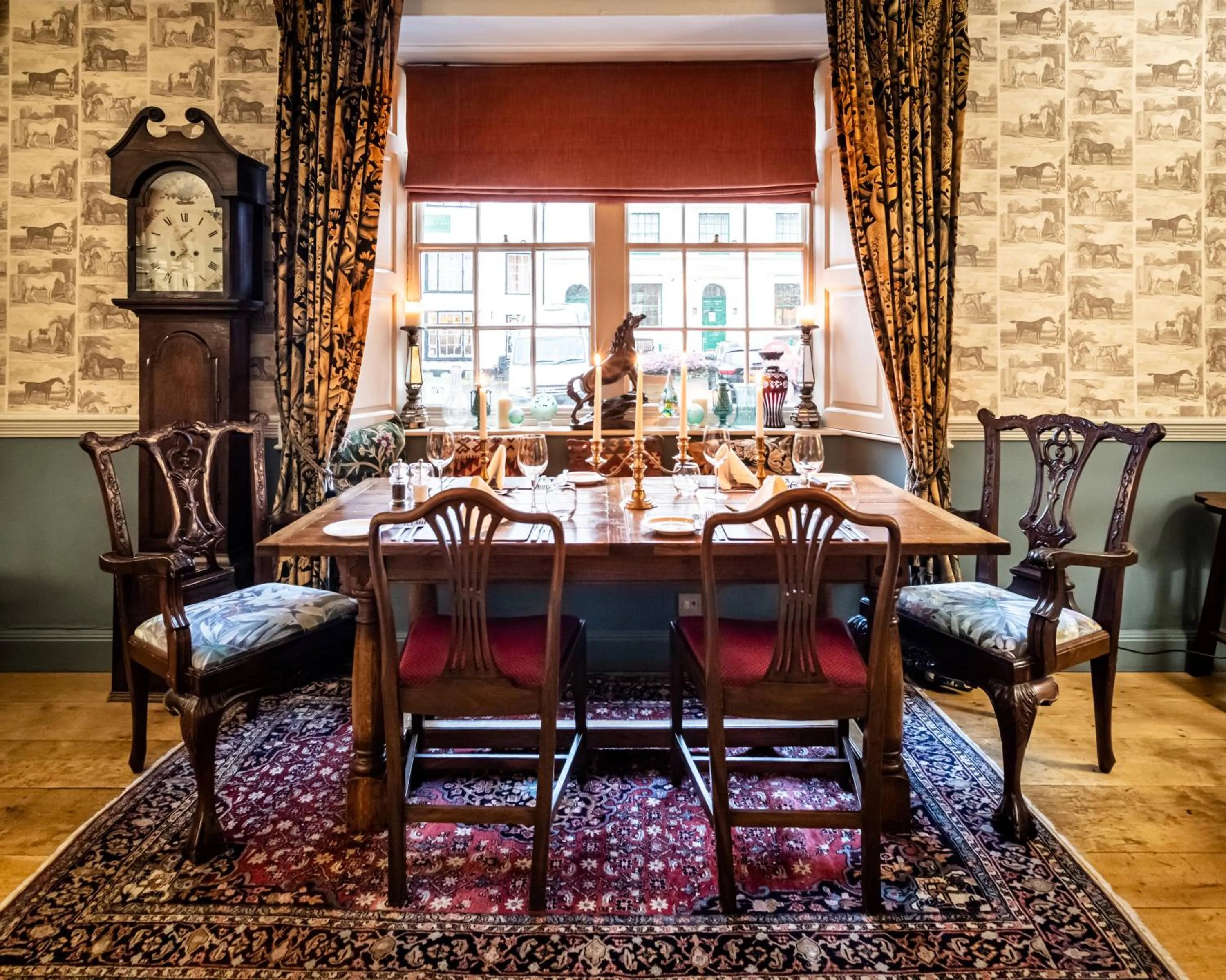 Restaurant/places to eat in Luttrell Arms