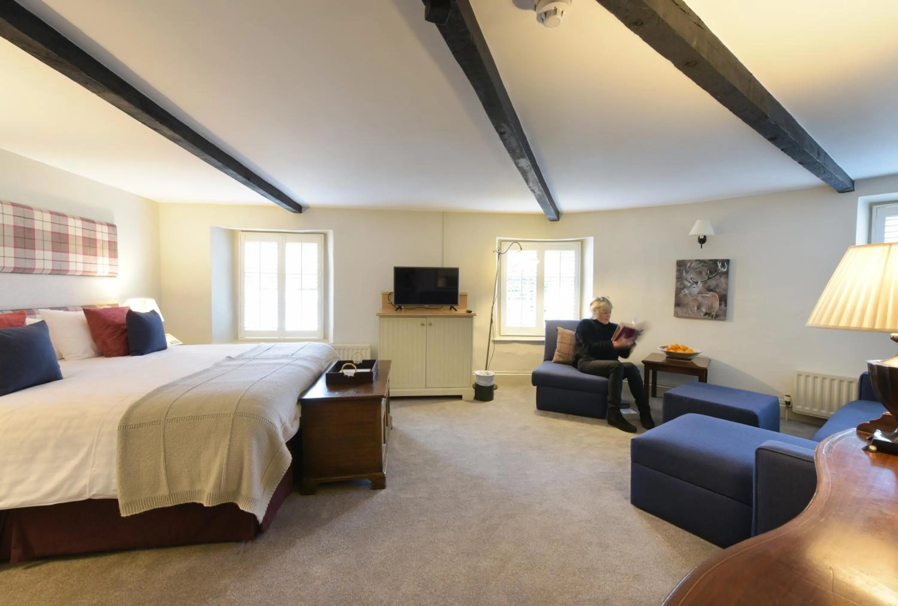 Photo of the whole room, Bed in Luttrell Arms