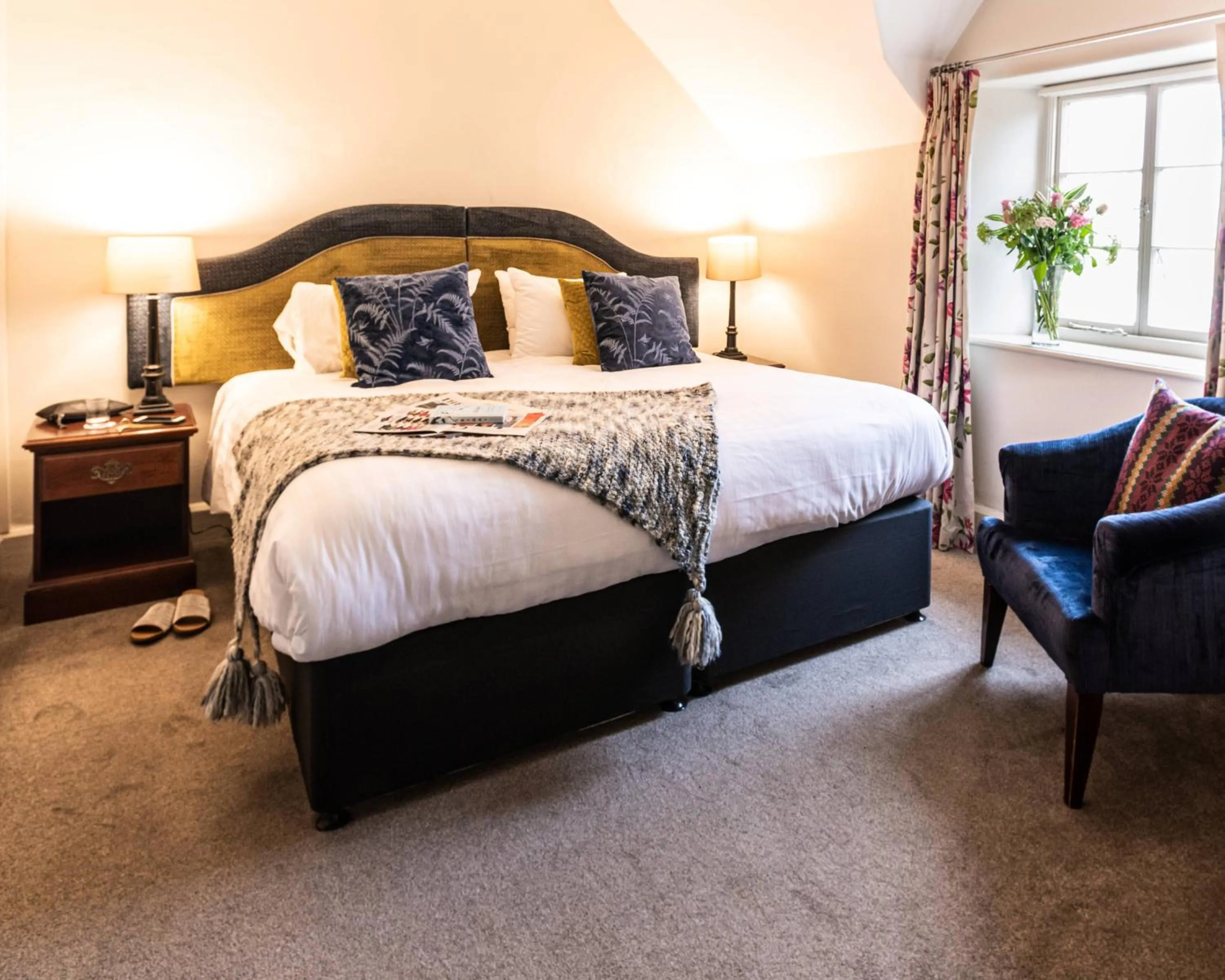 Bedroom, Bed in Luttrell Arms