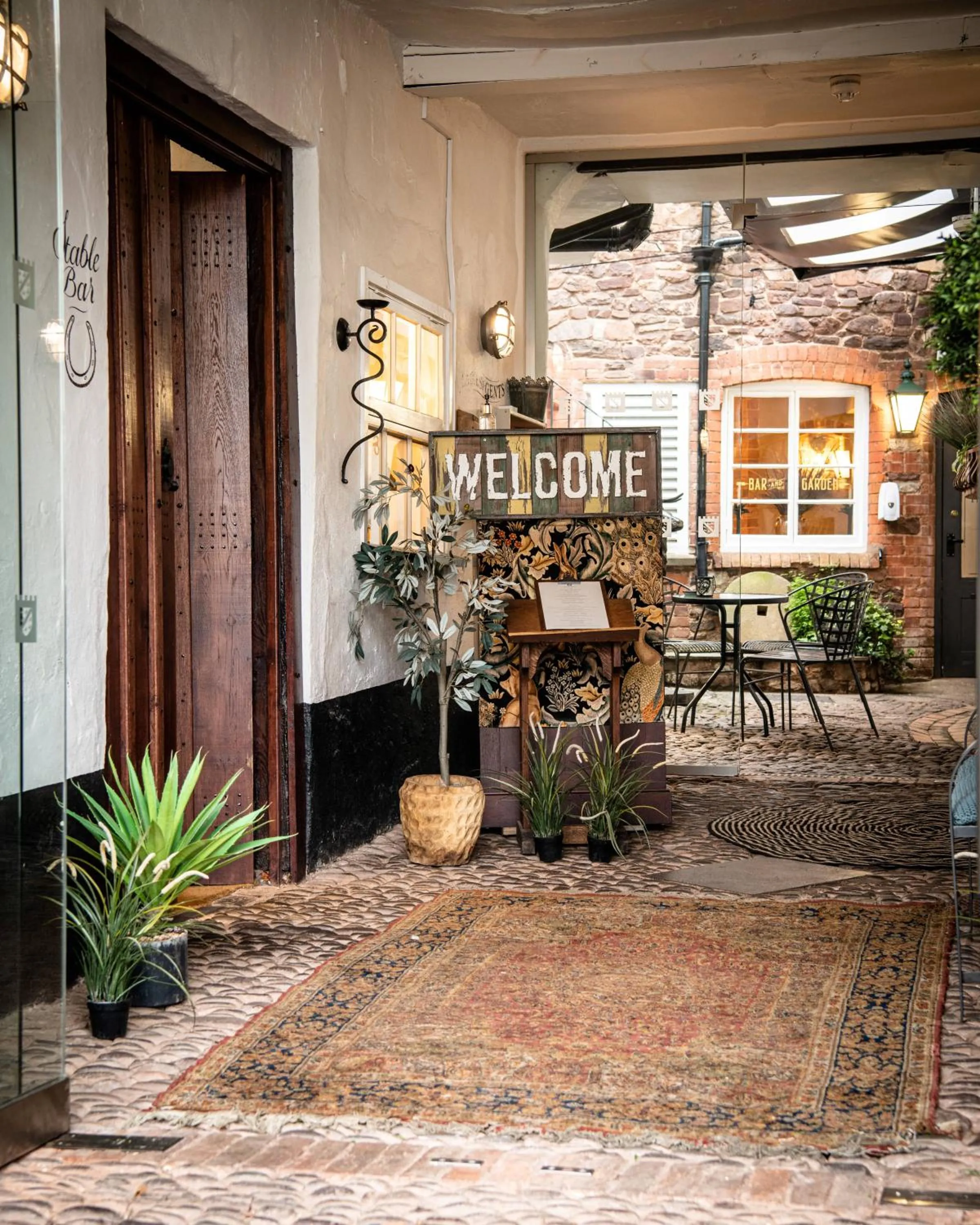 Facade/entrance in Luttrell Arms