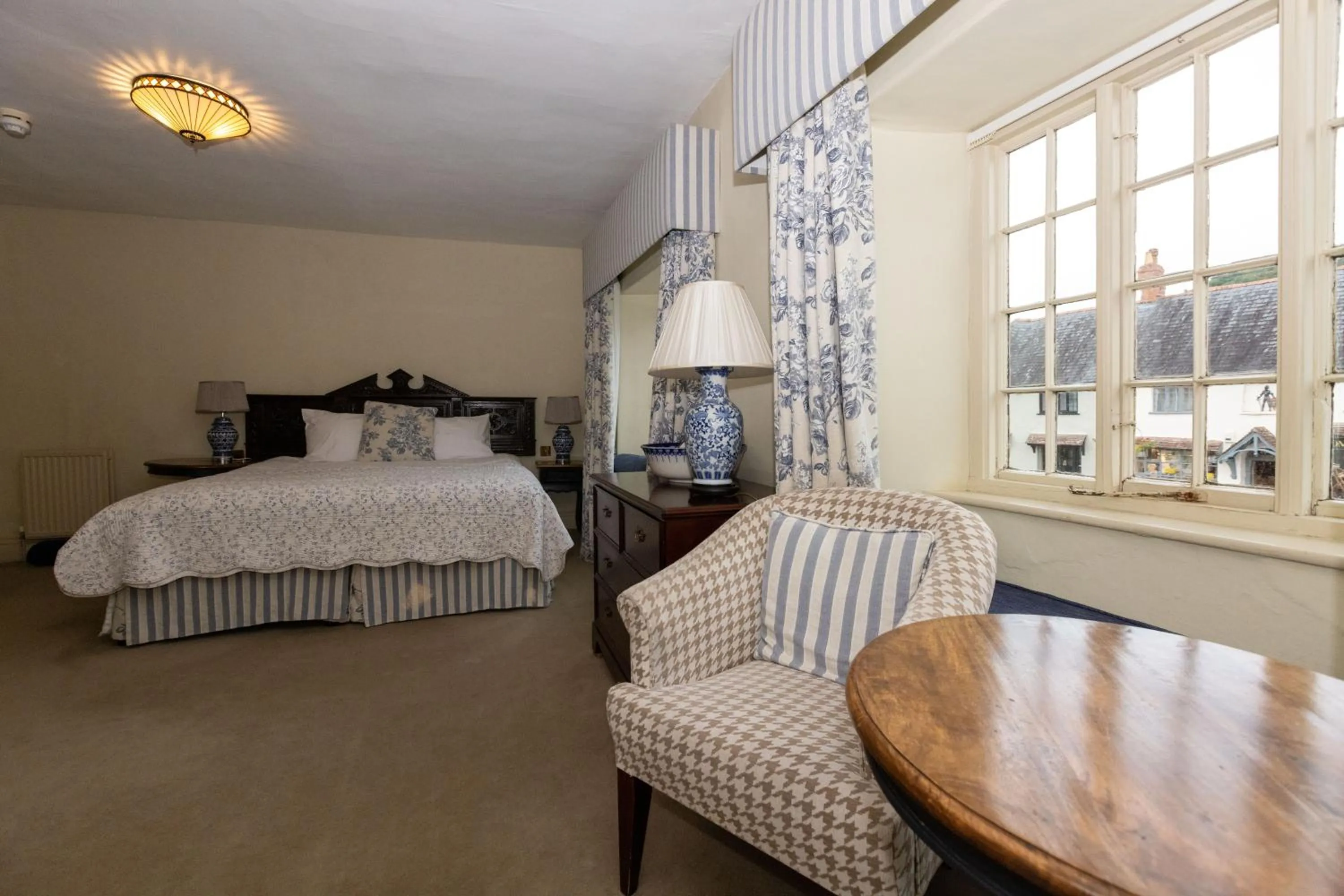 Bed in Luttrell Arms