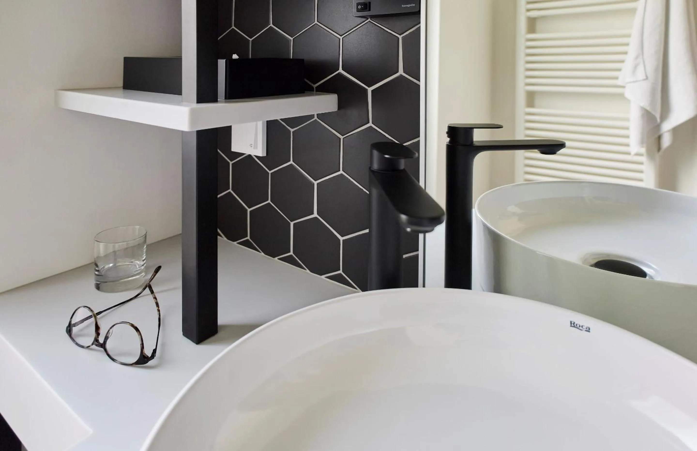 Bathroom, Bed in ROBINSON QUINTA DA RIA - All Inclusive