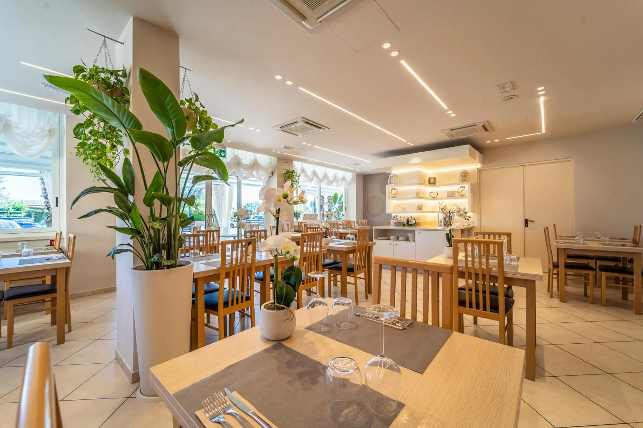 Restaurant/places to eat in Melody Hotel