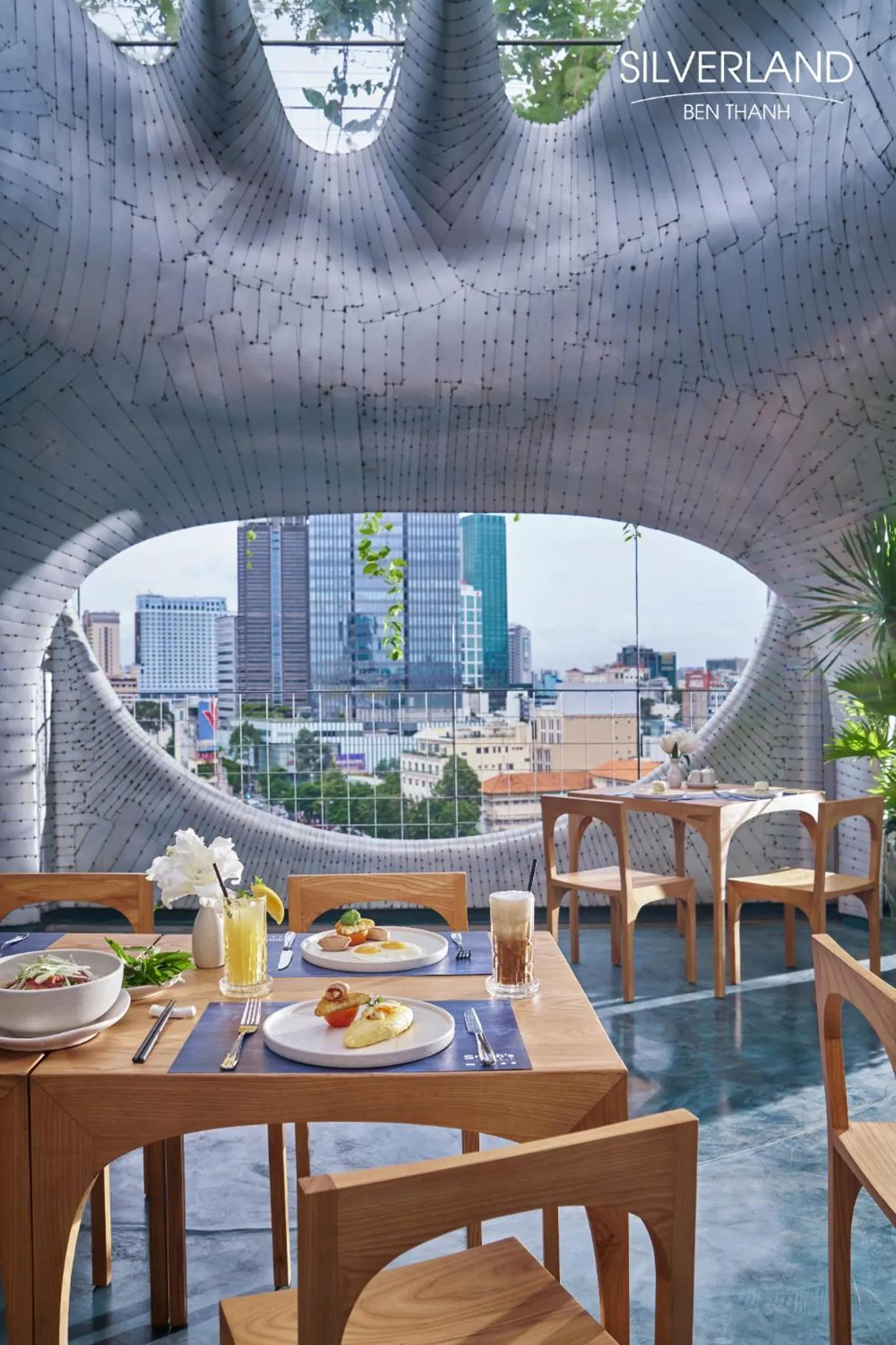 Food and drinks in Silverland Bến Thành