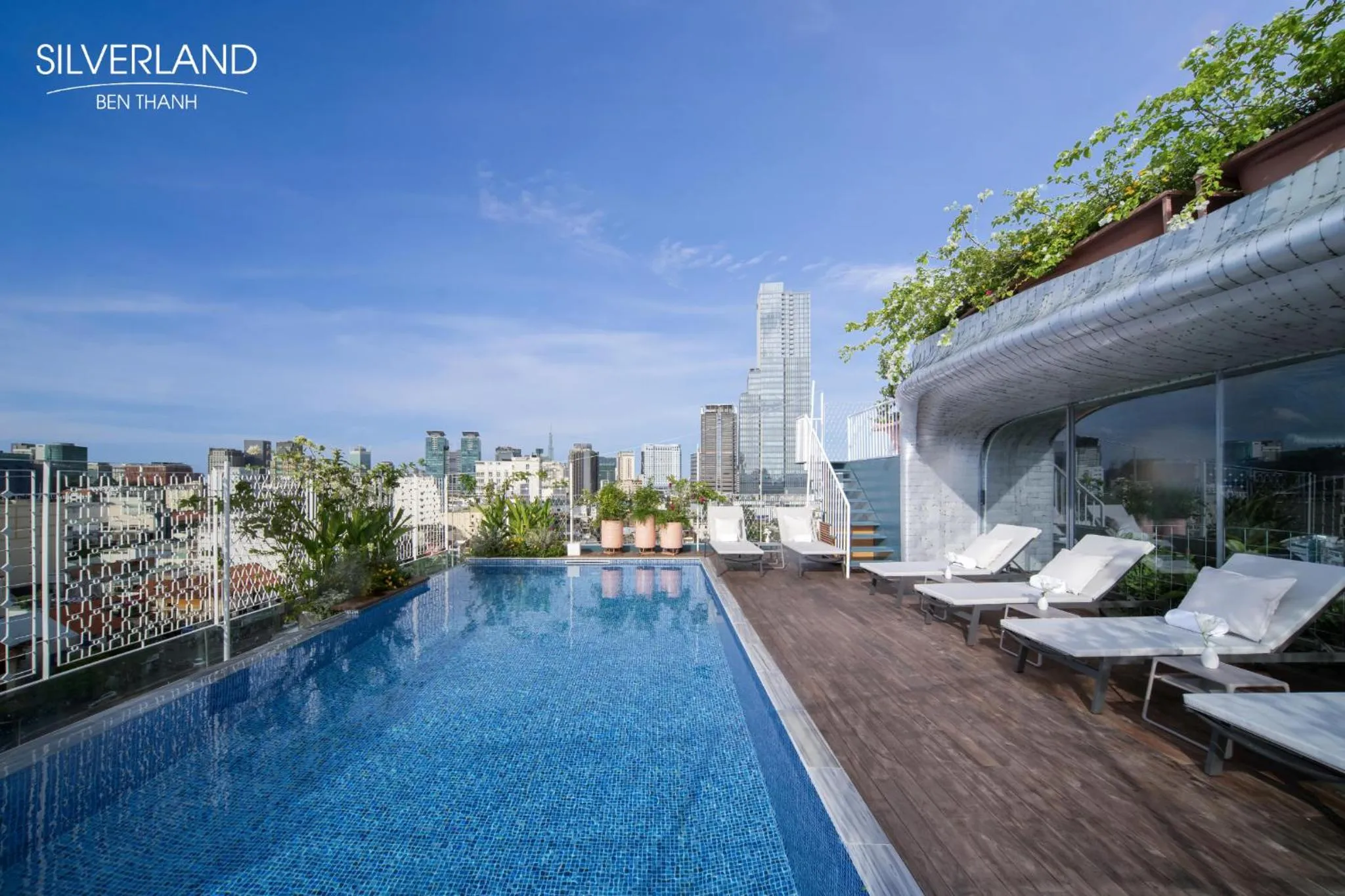 Pool view in Silverland Bến Thành