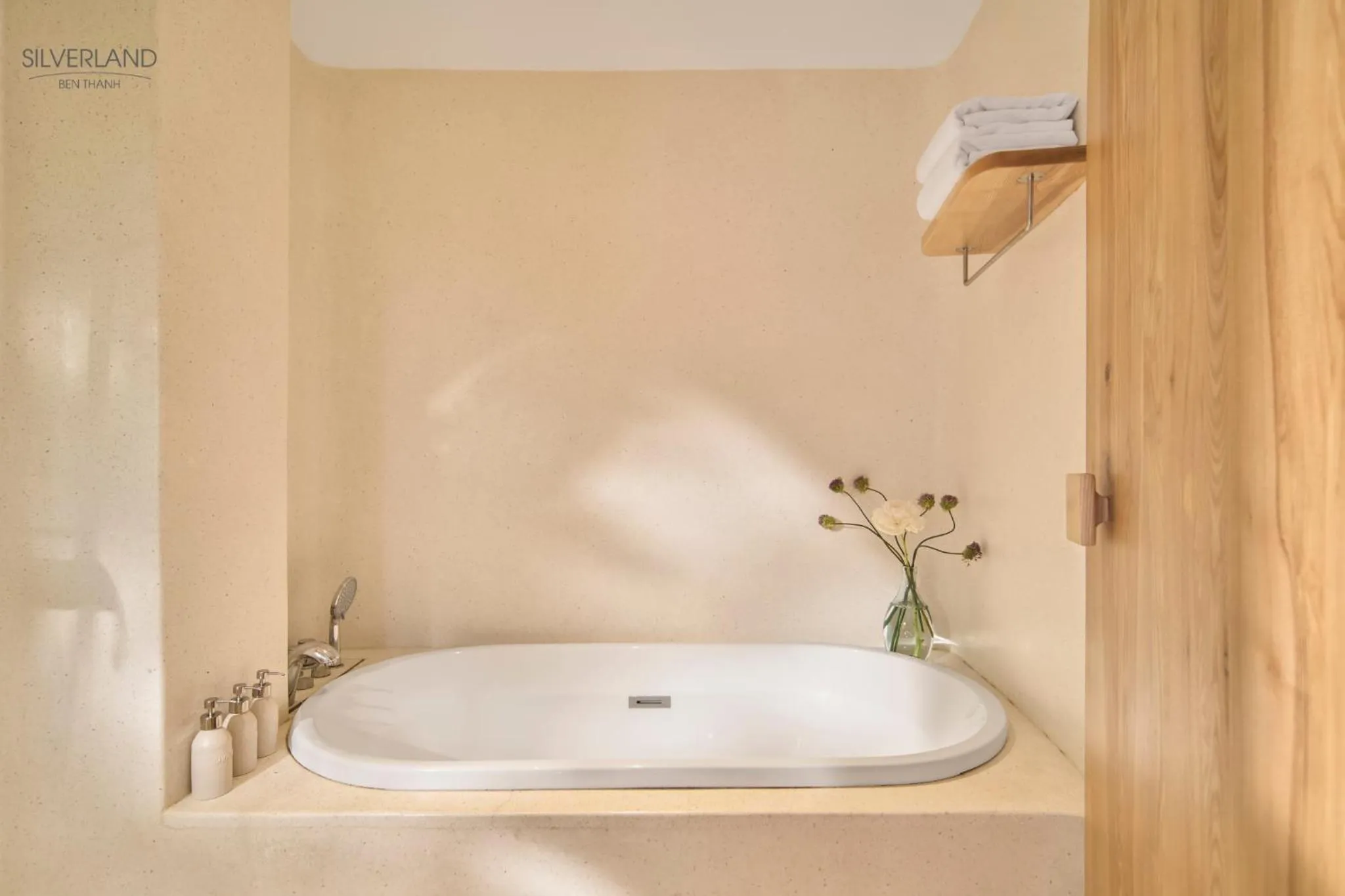 Bath in Silverland Bến Thành