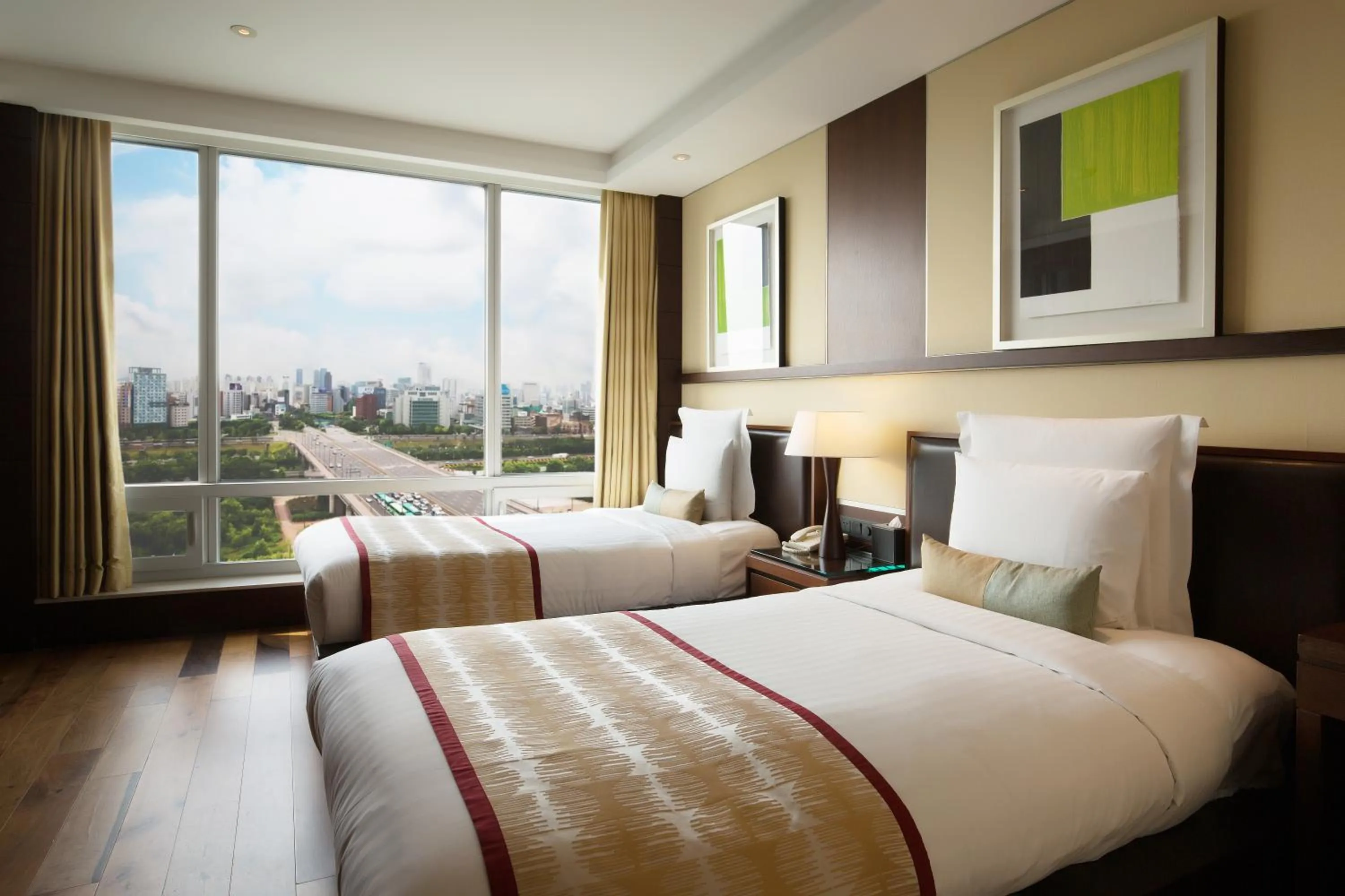 Bedroom, Bed in Marriott Executive Apartment Seoul