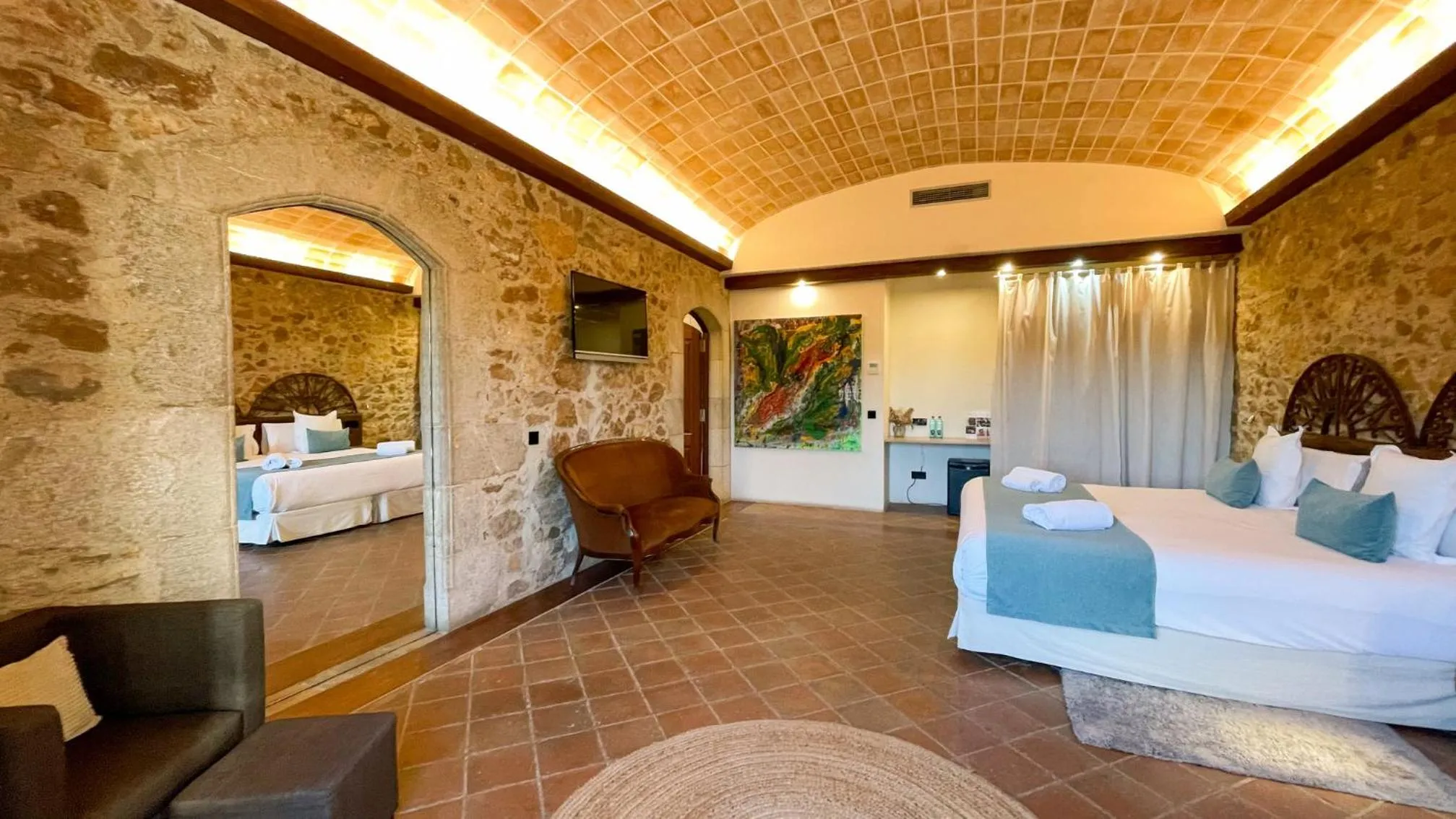 Photo of the whole room, Bed in Hotel Molí de l'Escala