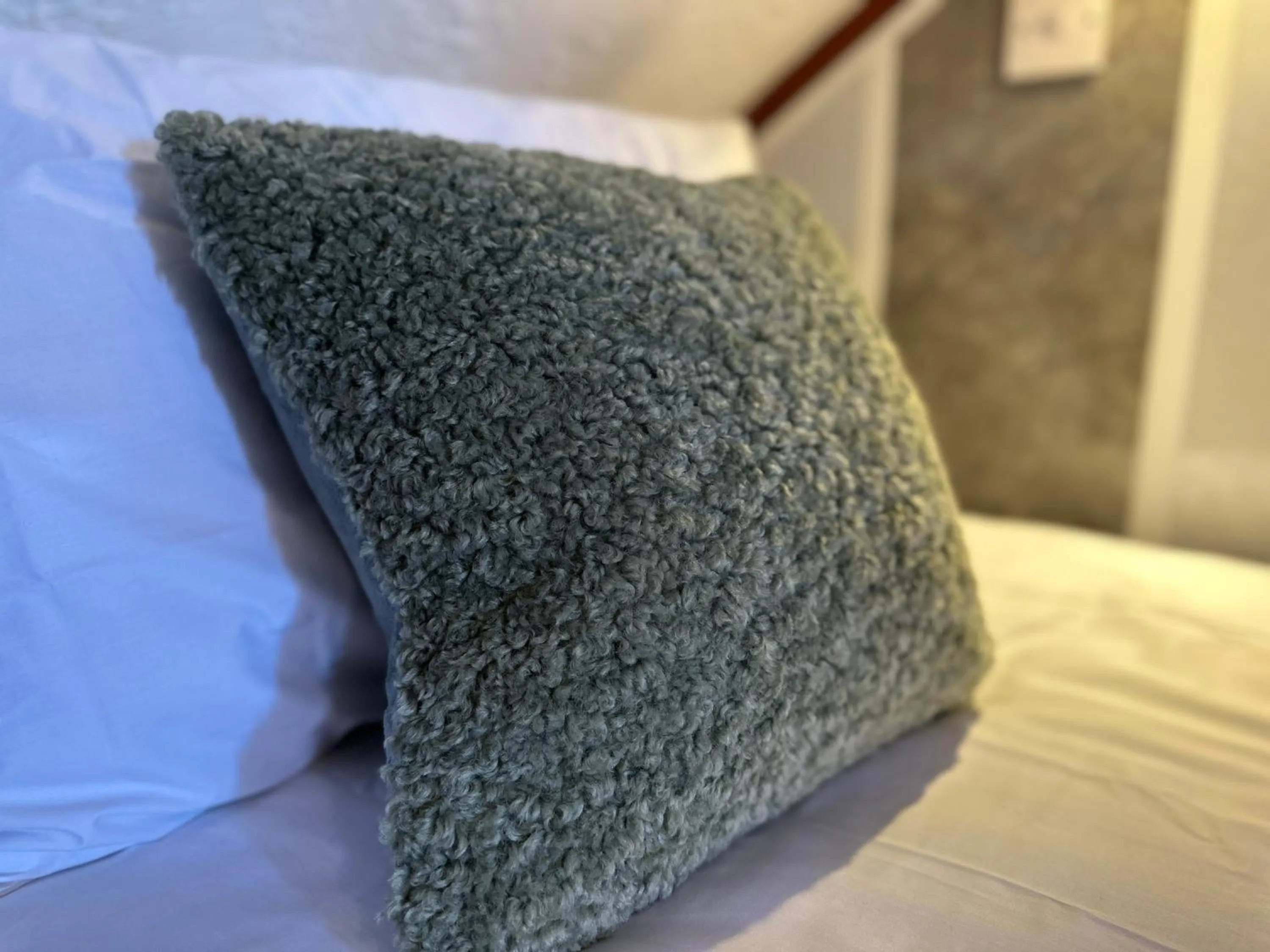 Bed in OYO The Bentleys Hotel