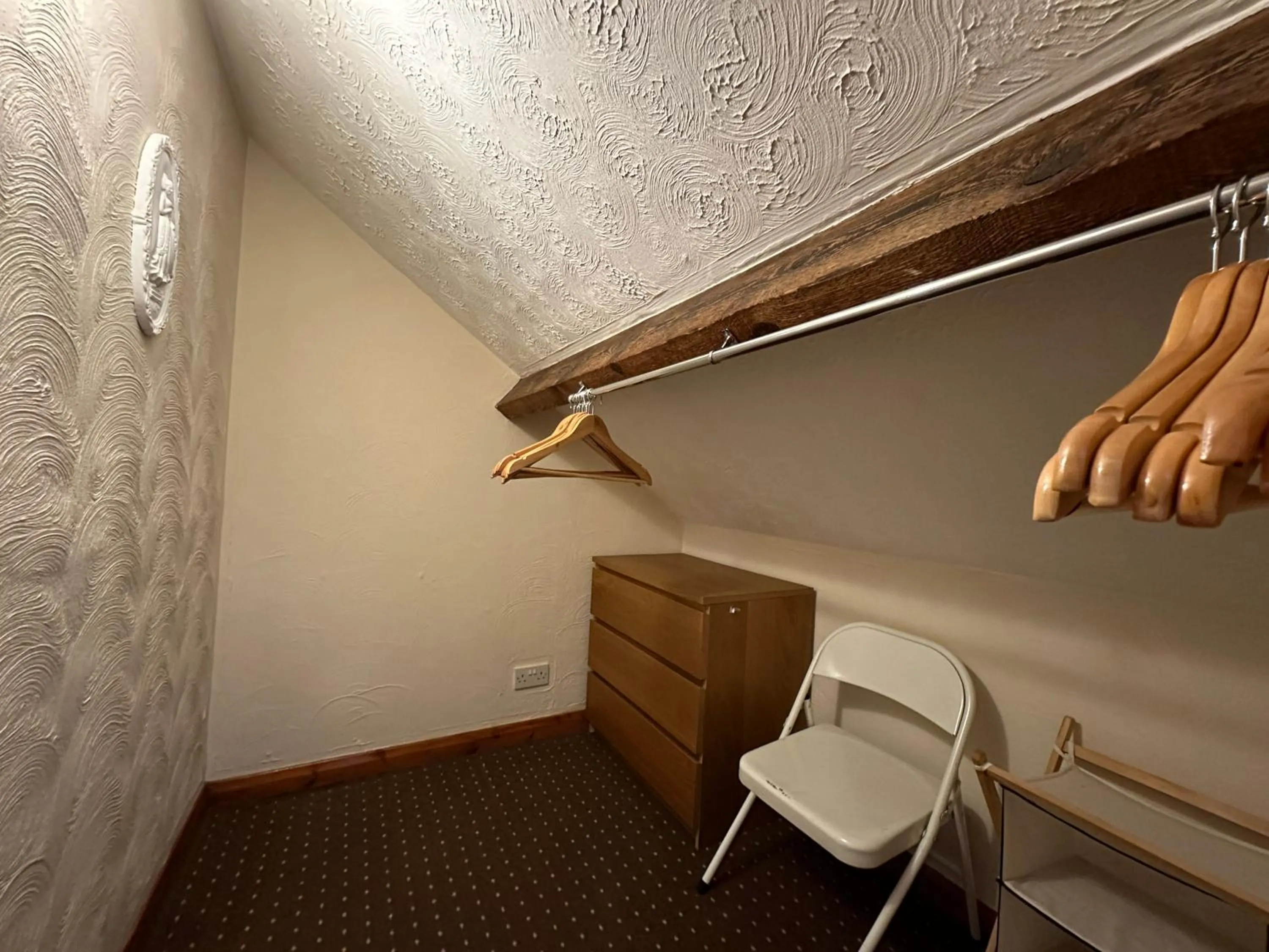 wardrobe in OYO The Bentleys Hotel