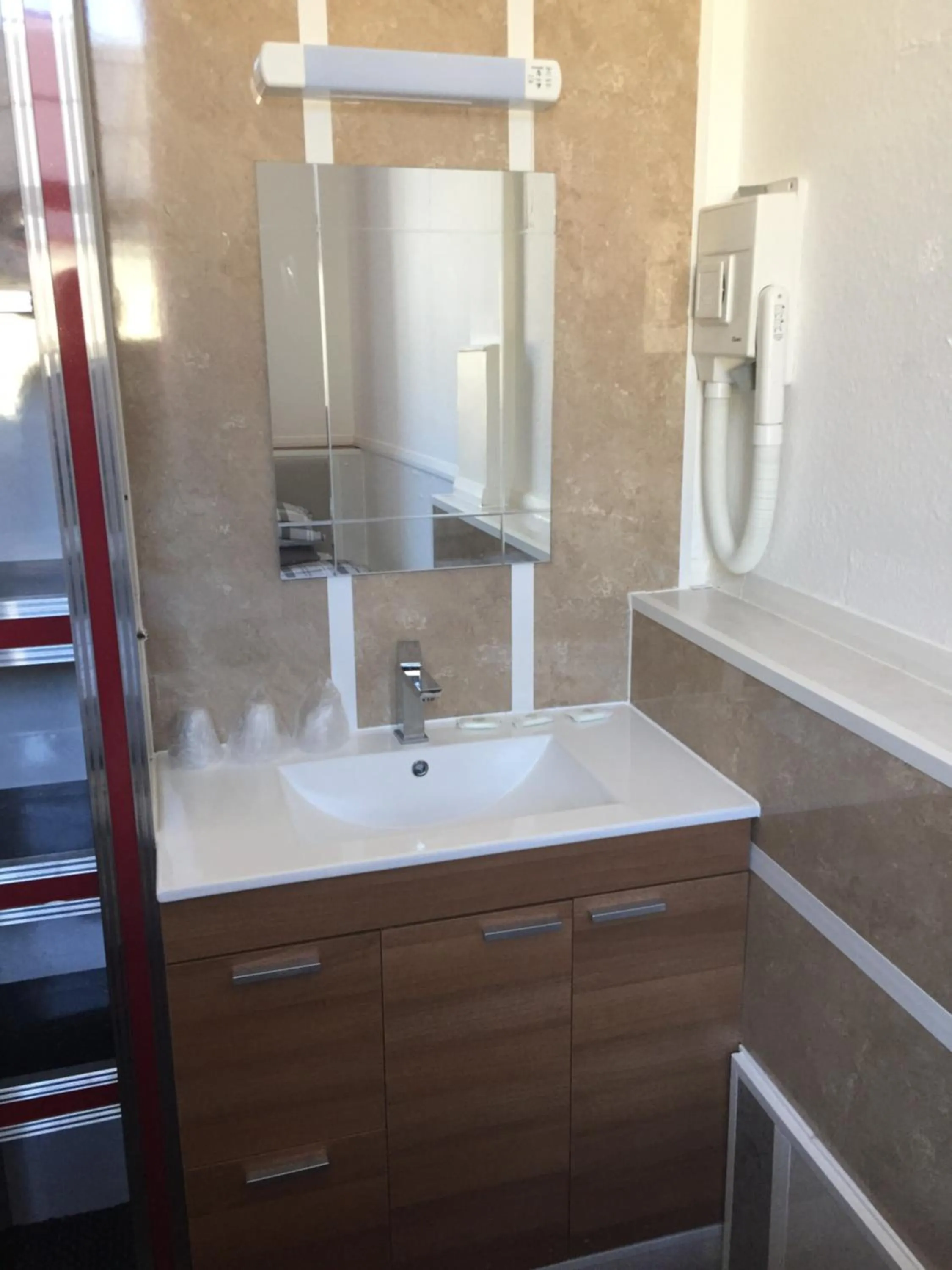 Bathroom in OYO The Bentleys Hotel