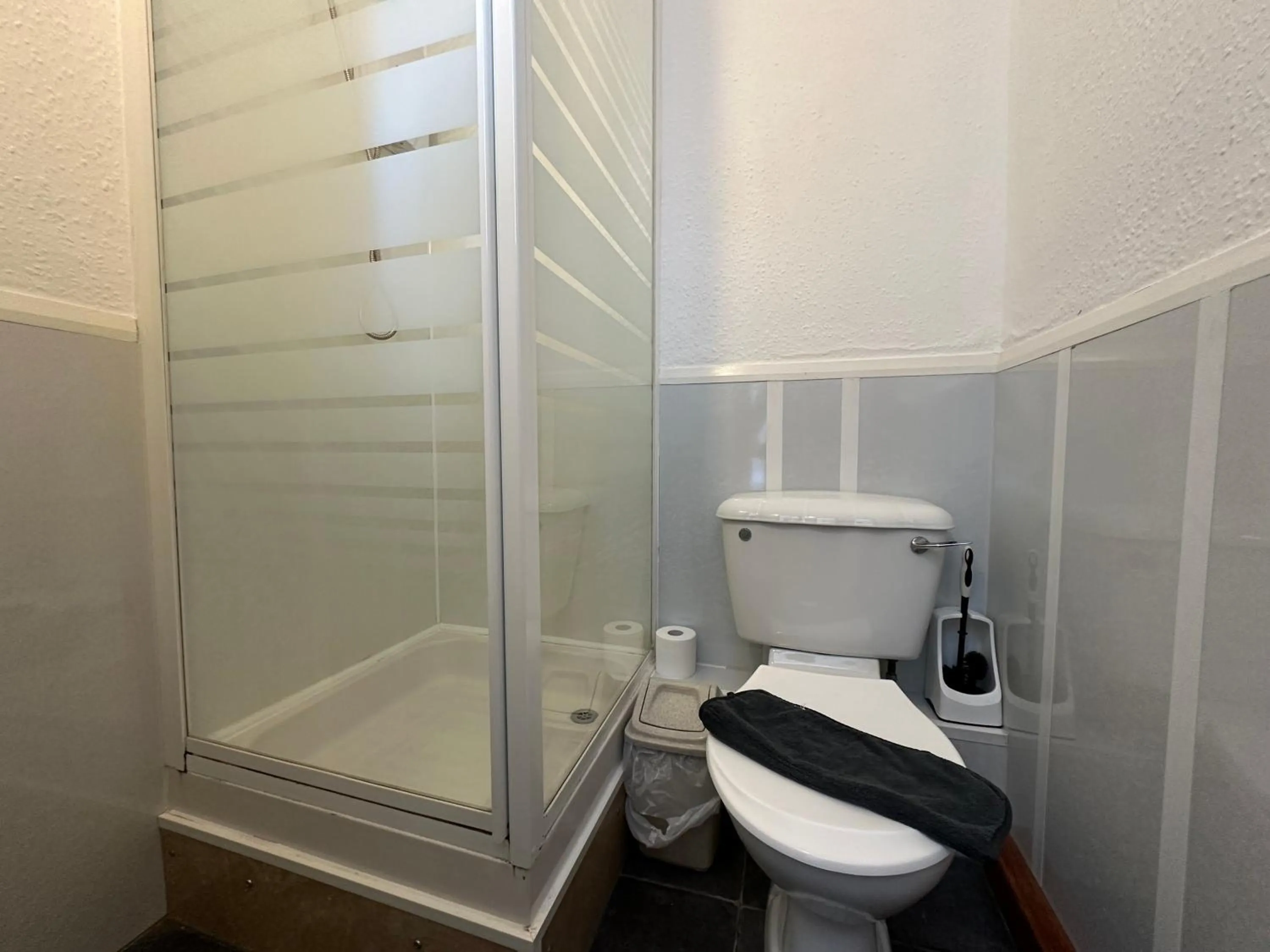 Bathroom in OYO The Bentleys Hotel