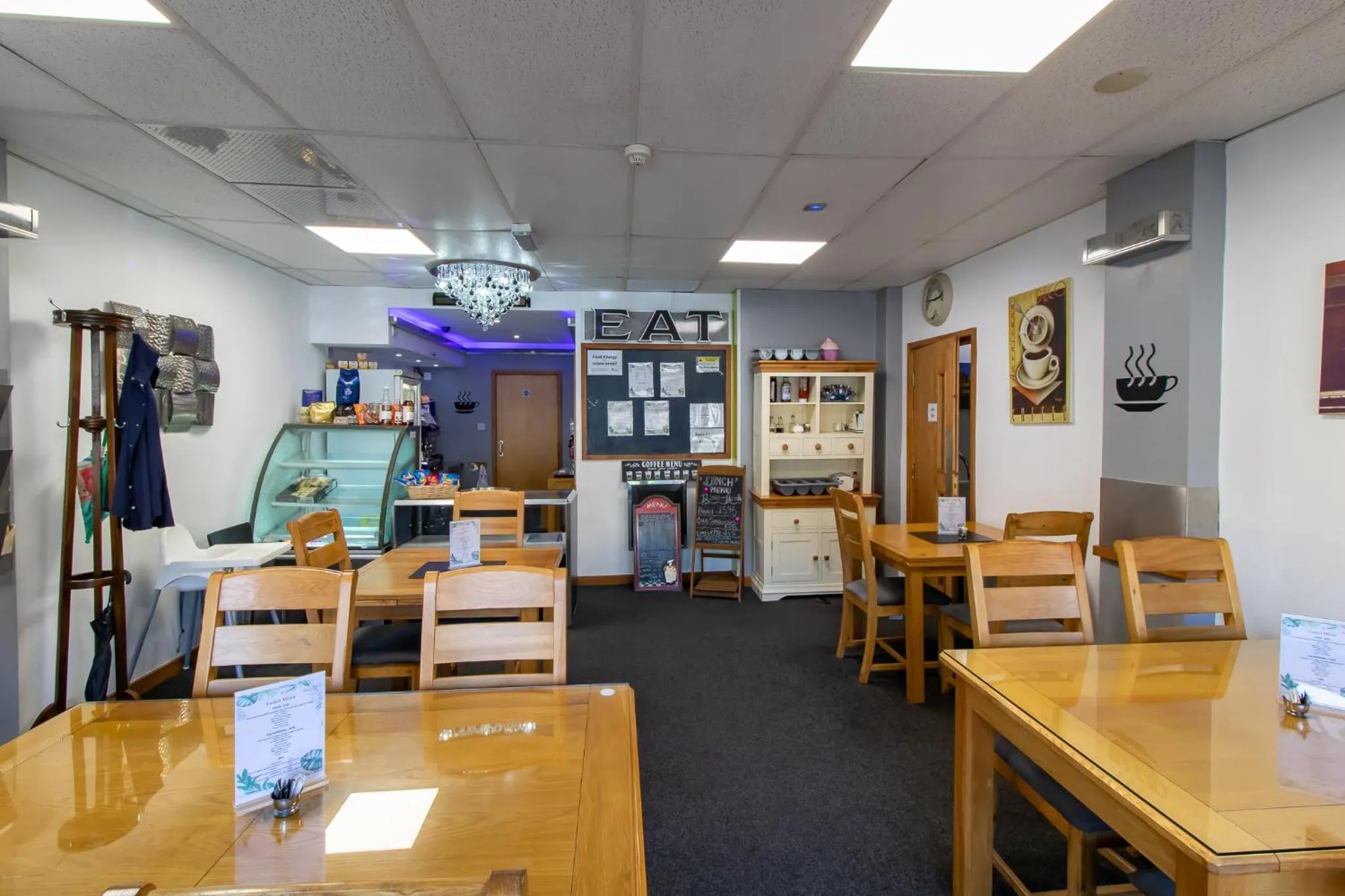 Restaurant/places to eat in OYO The Bentleys Hotel