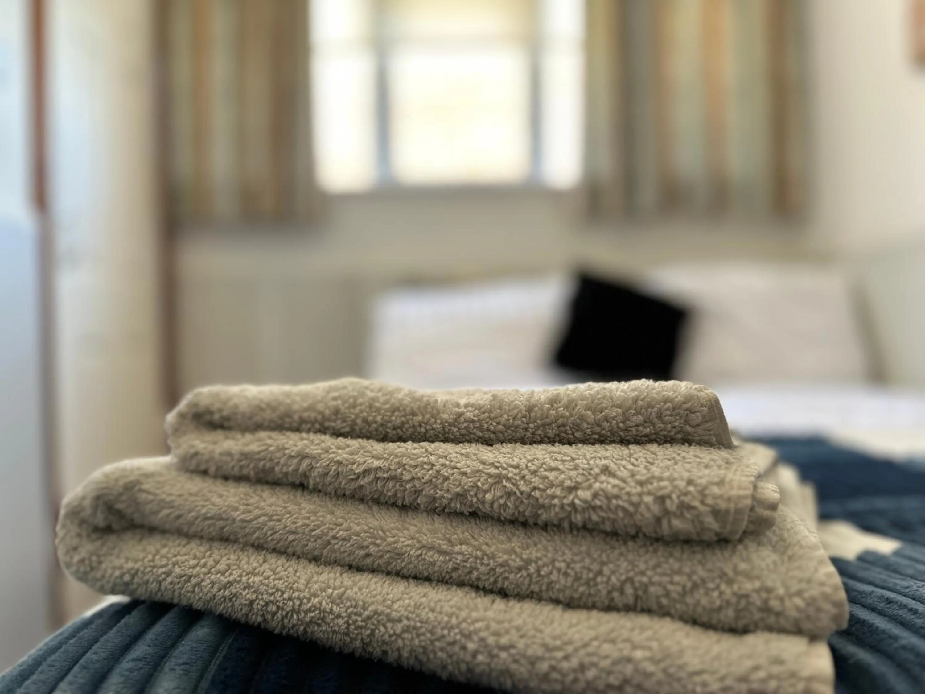 Bed in OYO The Bentleys Hotel