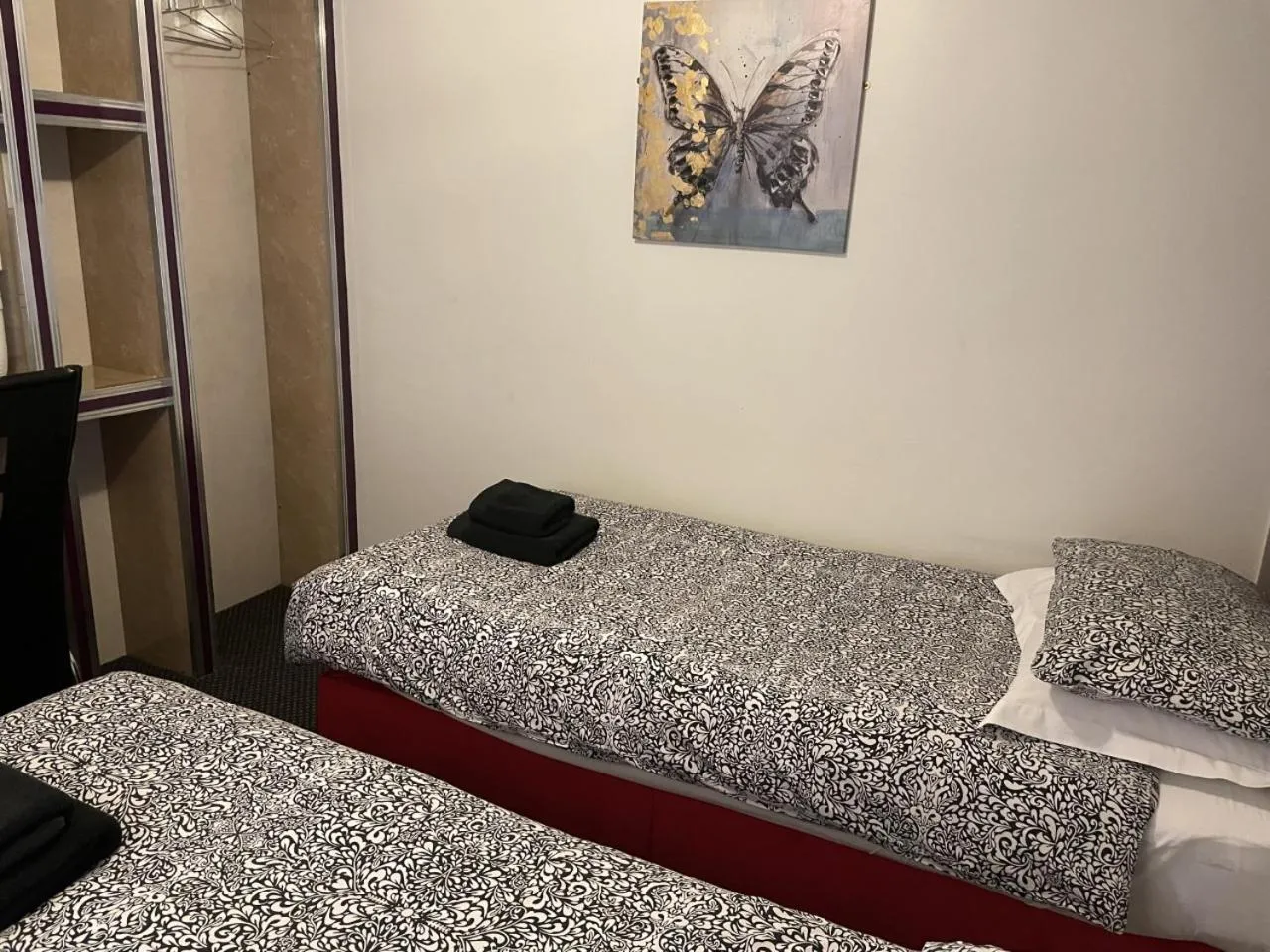 Bedroom, Bed in OYO The Bentleys Hotel