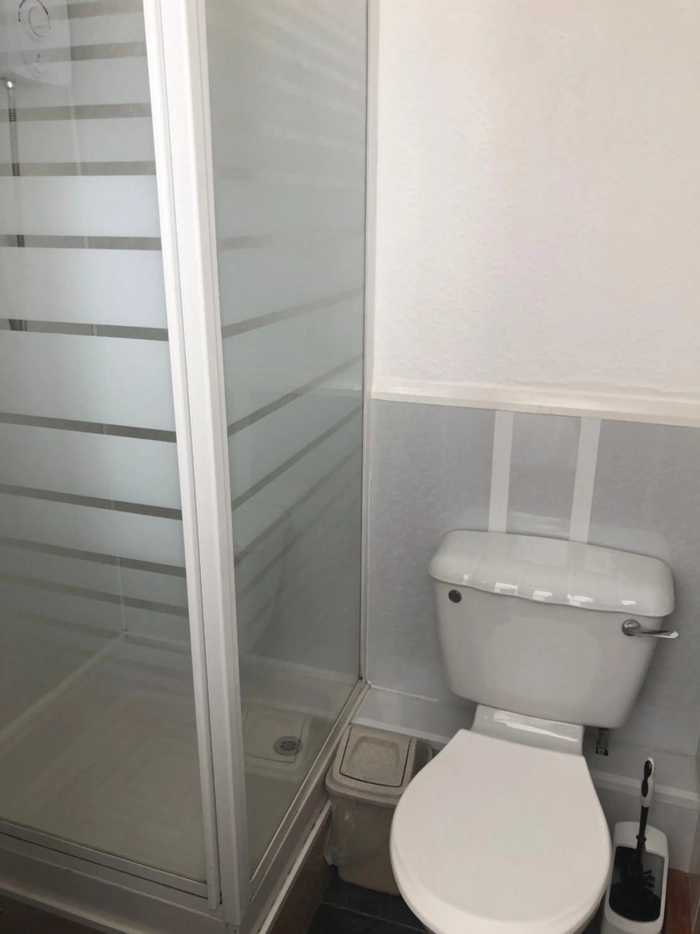 Bathroom in OYO The Bentleys Hotel