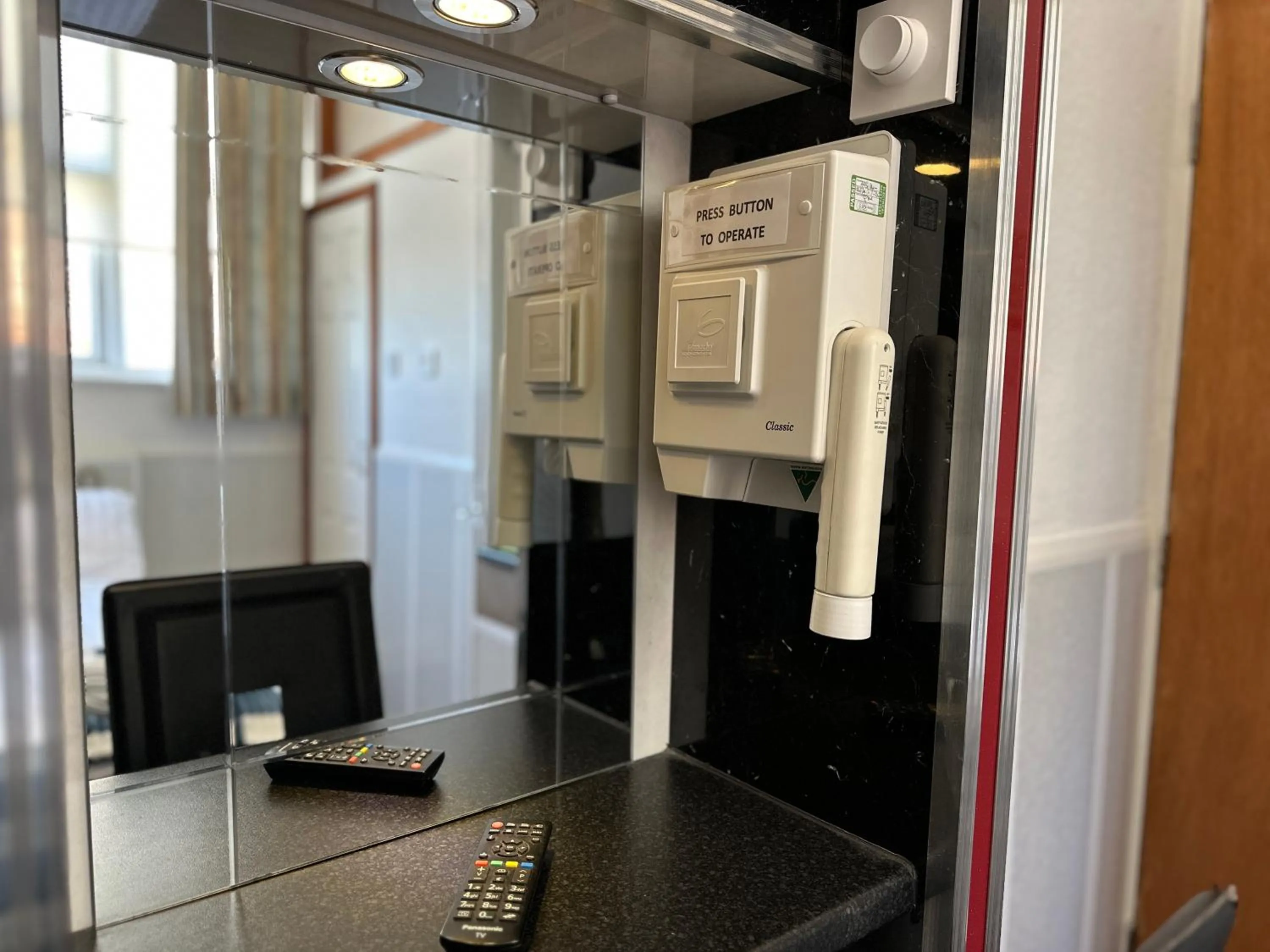 Bedroom in OYO The Bentleys Hotel