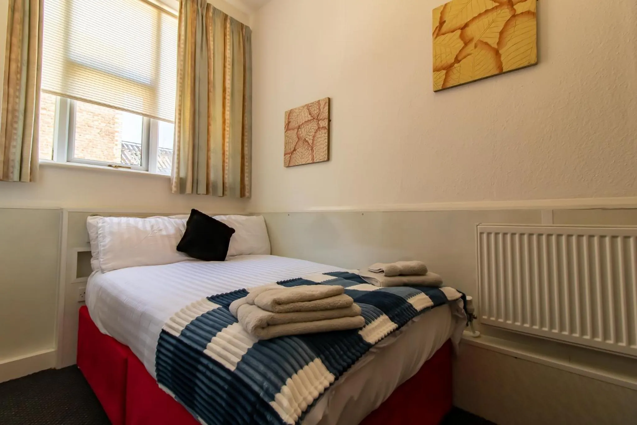 Bedroom, Bed in OYO The Bentleys Hotel