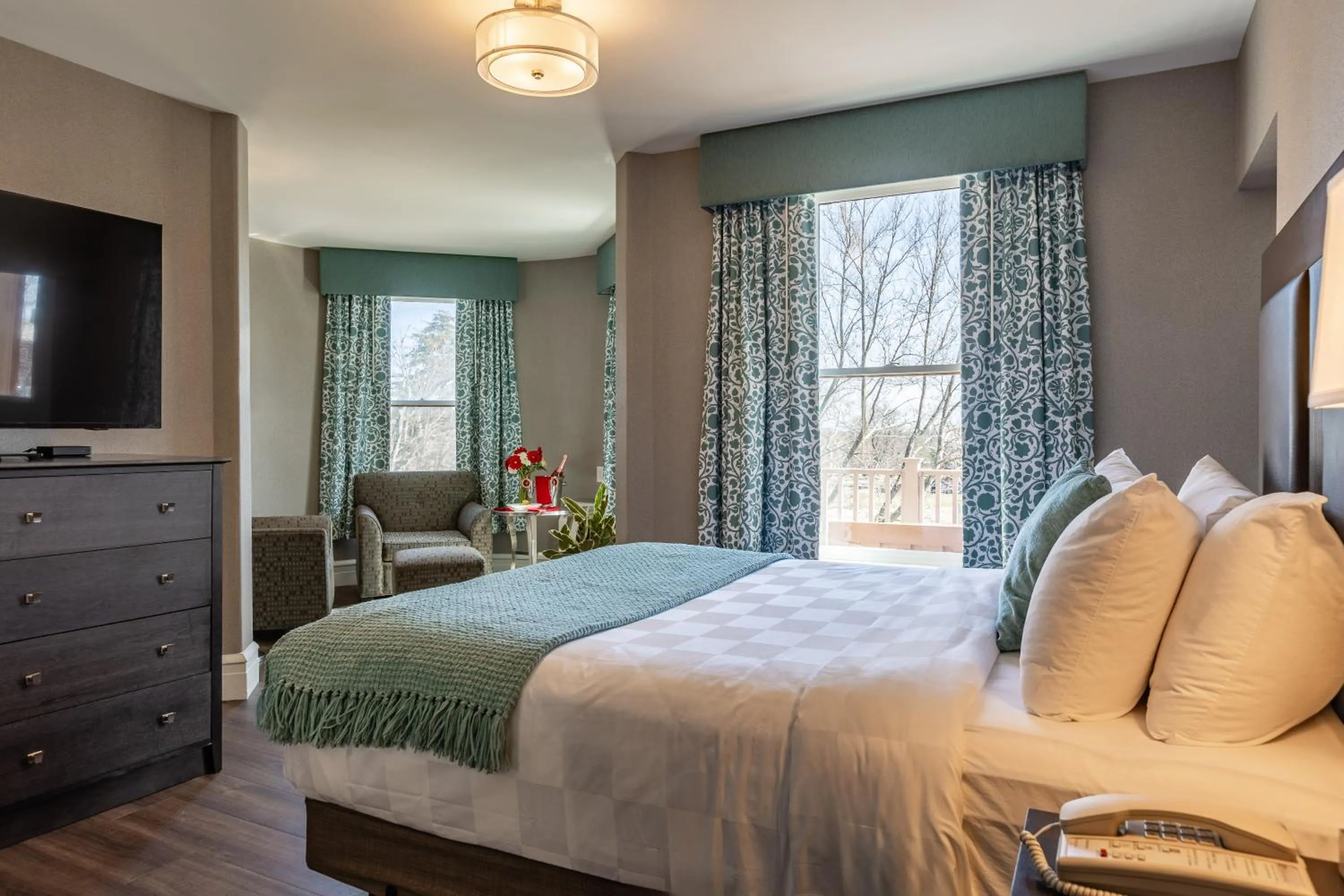 Bedroom, Bed in The Centennial Hotel