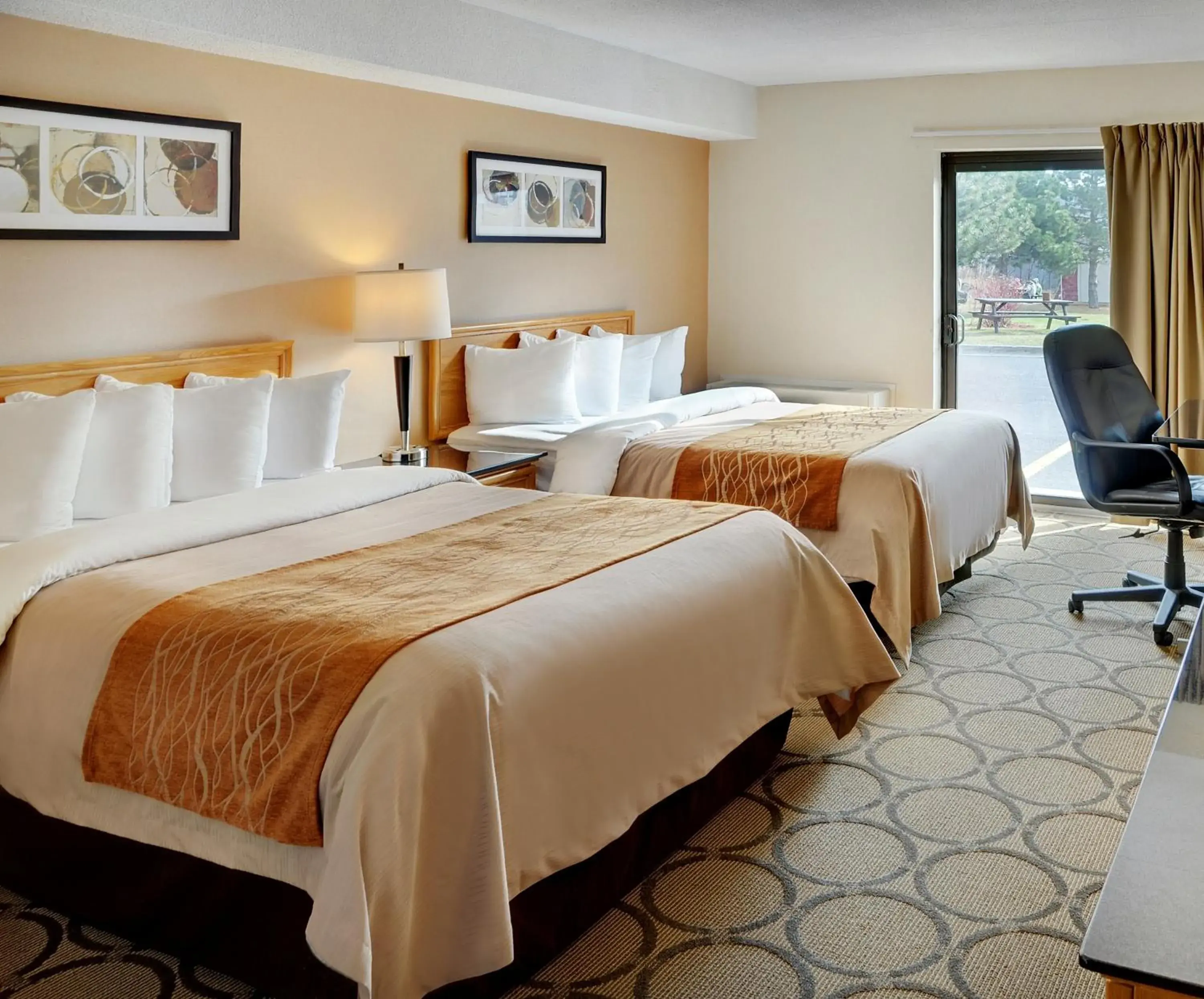 Bed in Quality Inn Bed in Quality Inn