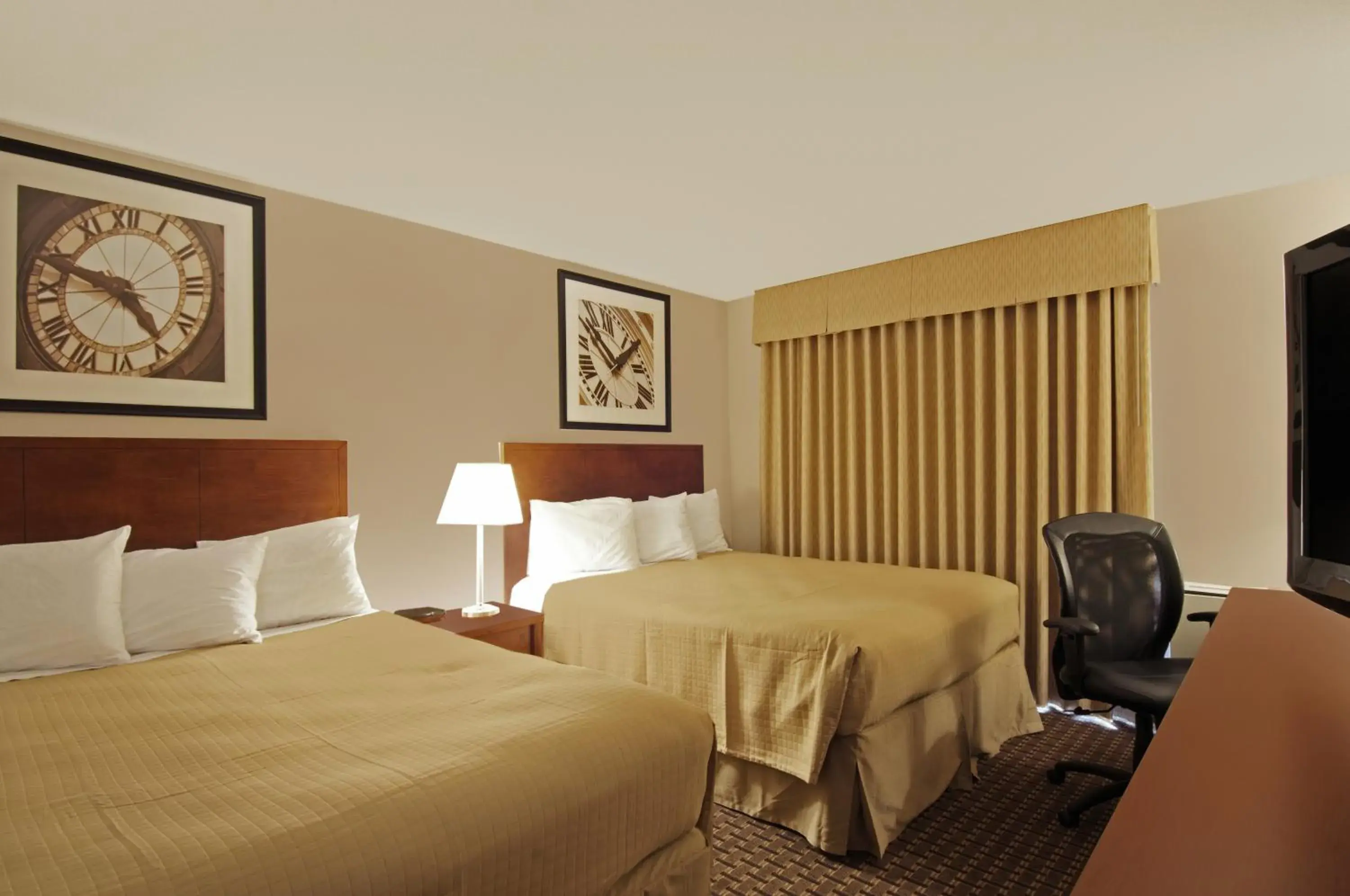 Photo of the whole room, Bed in Quality Inn Photo of the whole room, Bed in Quality Inn