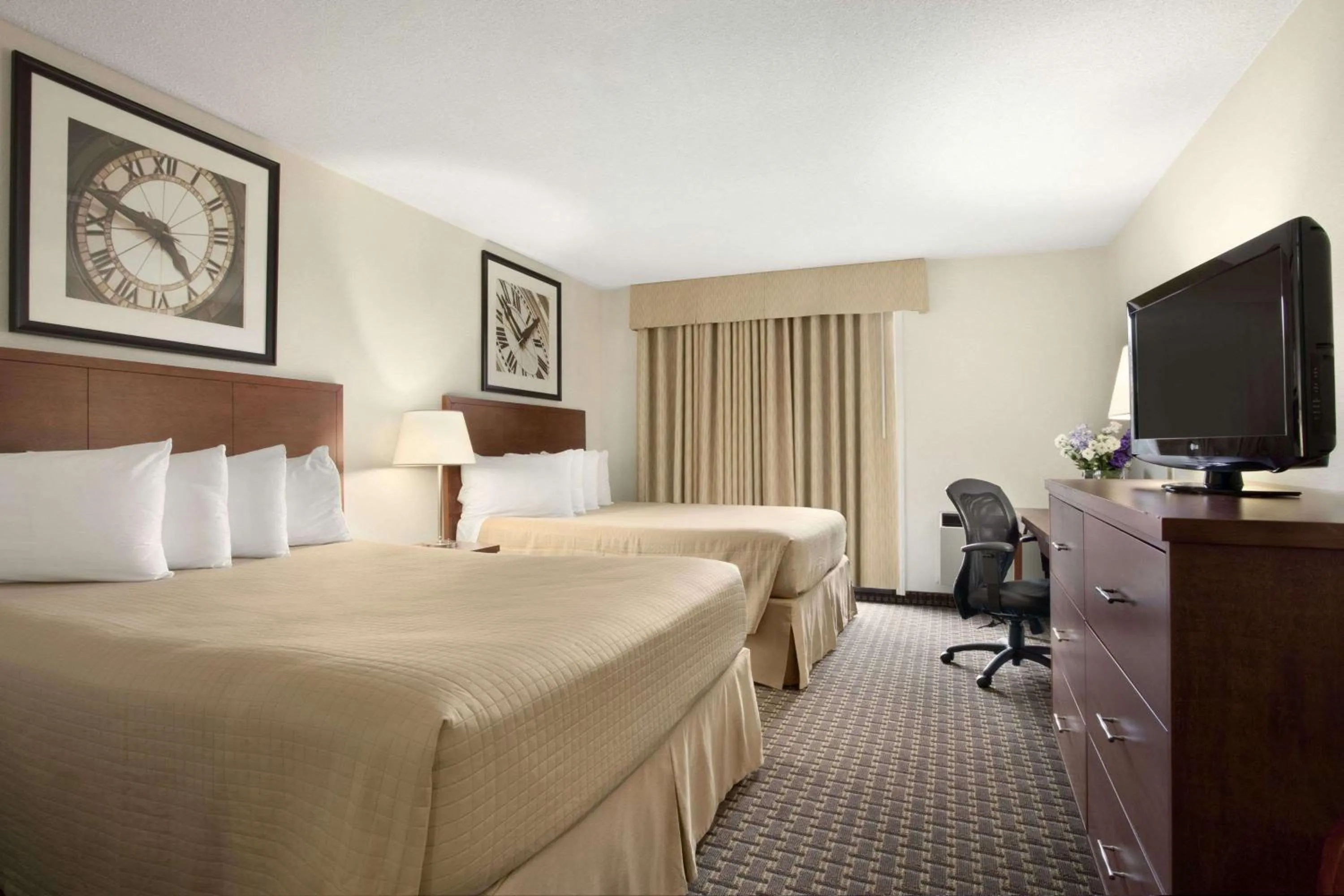 Photo of the whole room, Bed in Quality Inn