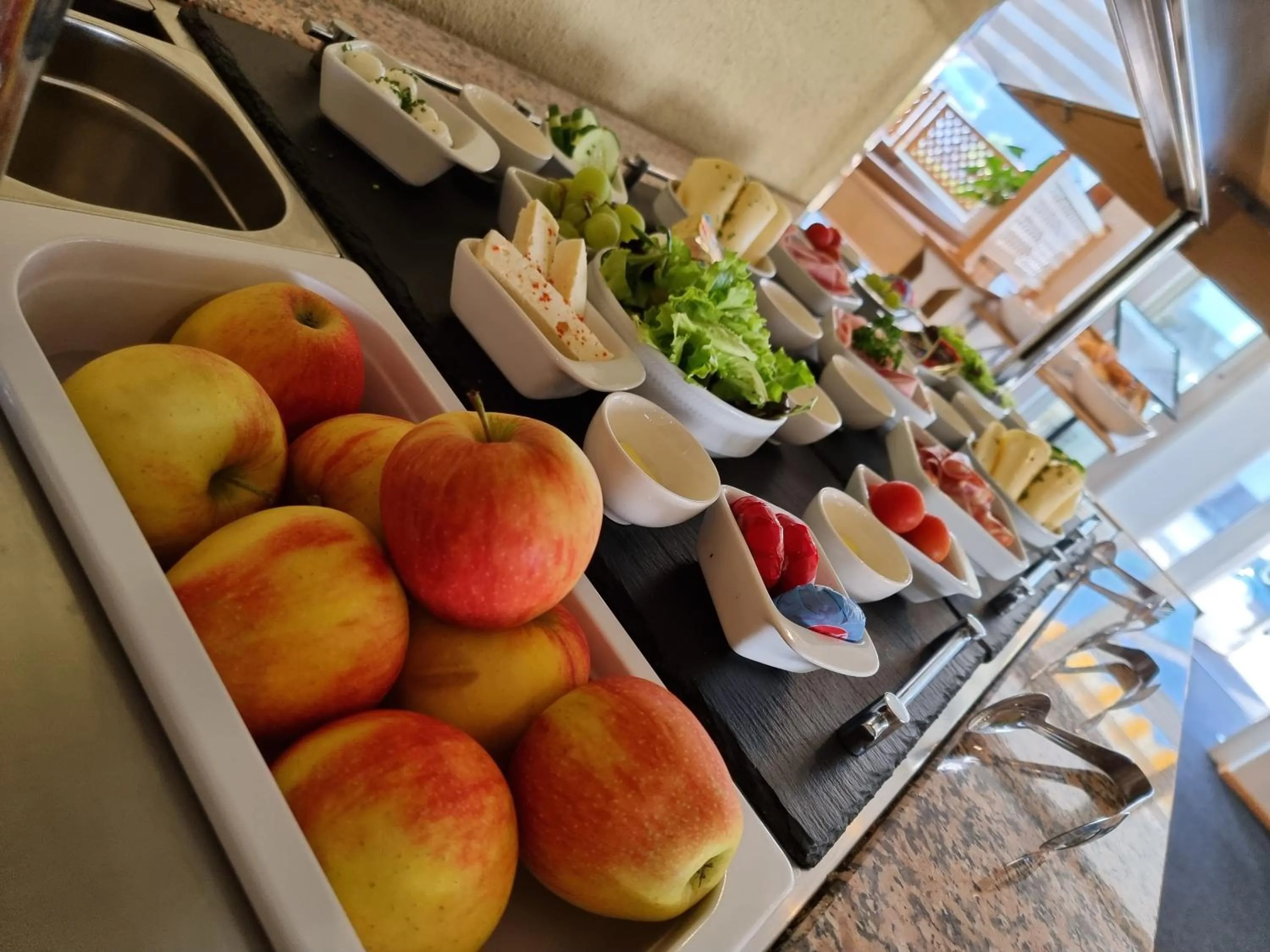 Buffet breakfast in Haiminger Hof